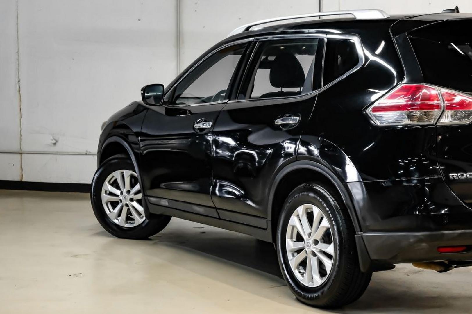 2015 Super Black /Charcoal Nissan Rogue SV (5N1AT2ML0FC) with an 2.5L I4 DOHC 16V engine, CVT transmission, located at 15300 Midway Rd., Addison, TX, 75001, (972) 702-0011, 32.958321, -96.838074- Photo#14