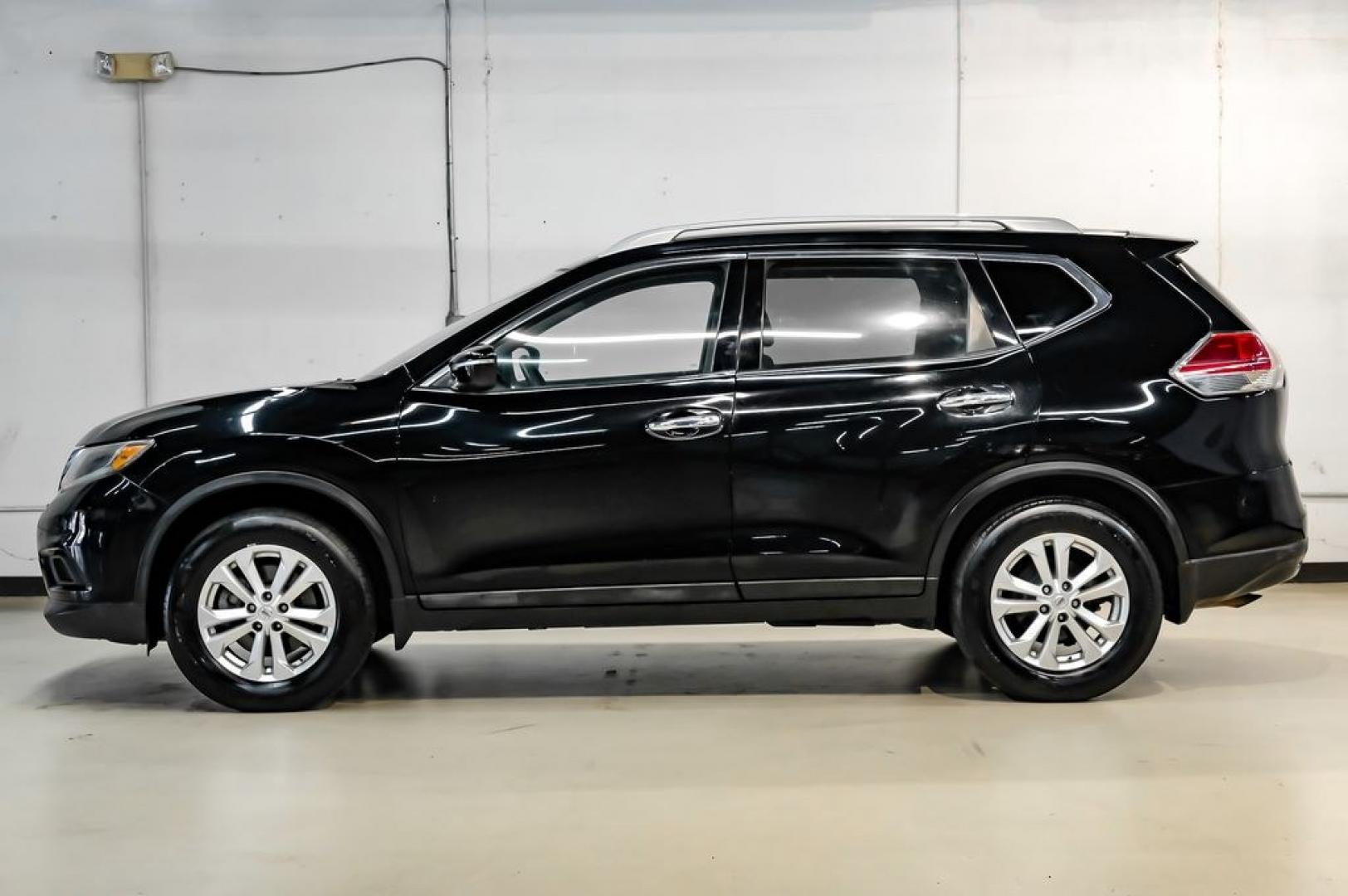2015 Super Black /Charcoal Nissan Rogue SV (5N1AT2ML0FC) with an 2.5L I4 DOHC 16V engine, CVT transmission, located at 15300 Midway Rd., Addison, TX, 75001, (972) 702-0011, 32.958321, -96.838074- Photo#16