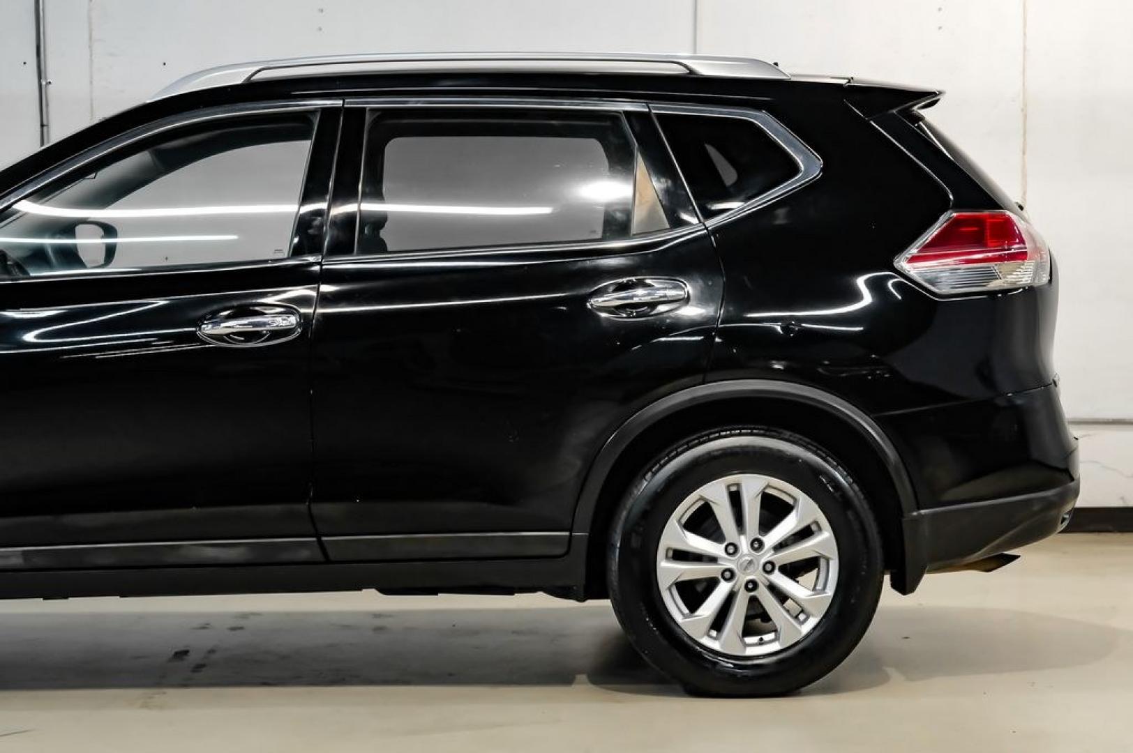 2015 Super Black /Charcoal Nissan Rogue SV (5N1AT2ML0FC) with an 2.5L I4 DOHC 16V engine, CVT transmission, located at 15300 Midway Rd., Addison, TX, 75001, (972) 702-0011, 32.958321, -96.838074- Photo#18