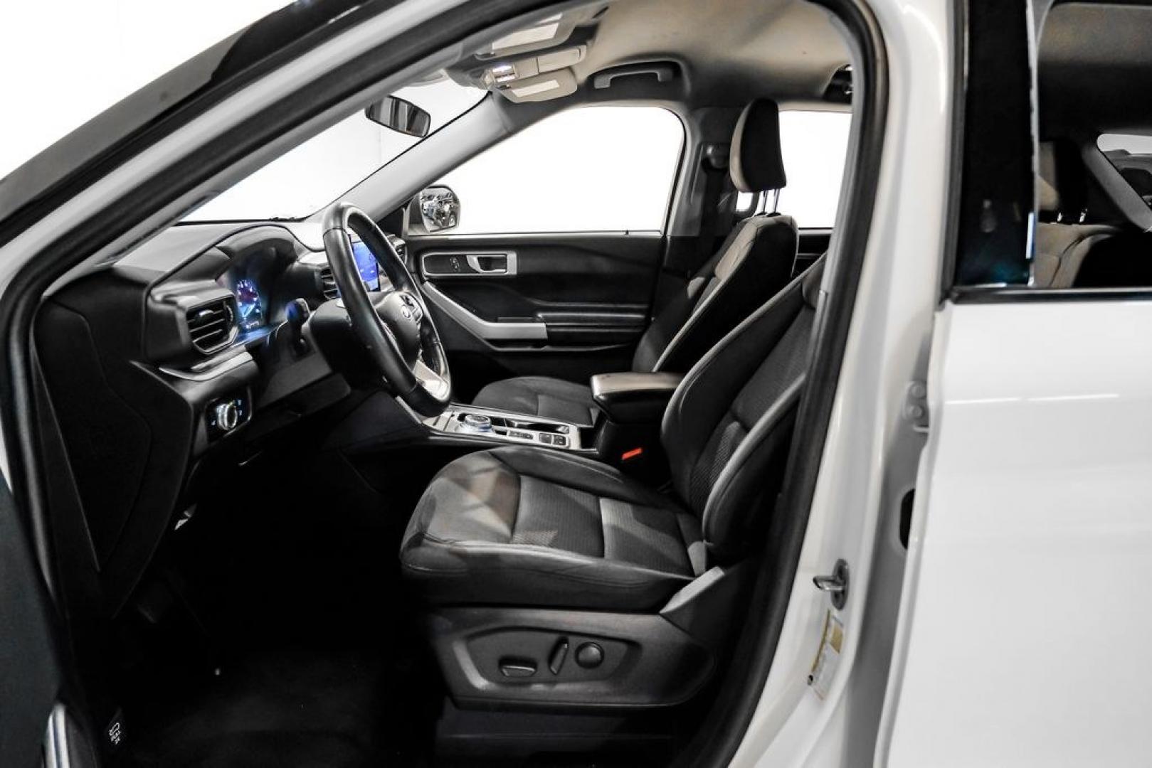 2023 White Metallic /Ebony Ford Explorer XLT (1FMSK7DHXPG) with an 2.3L EcoBoost I-4 engine, Automatic transmission, located at 15300 Midway Rd., Addison, TX, 75001, (972) 702-0011, 32.958321, -96.838074- Photo#3