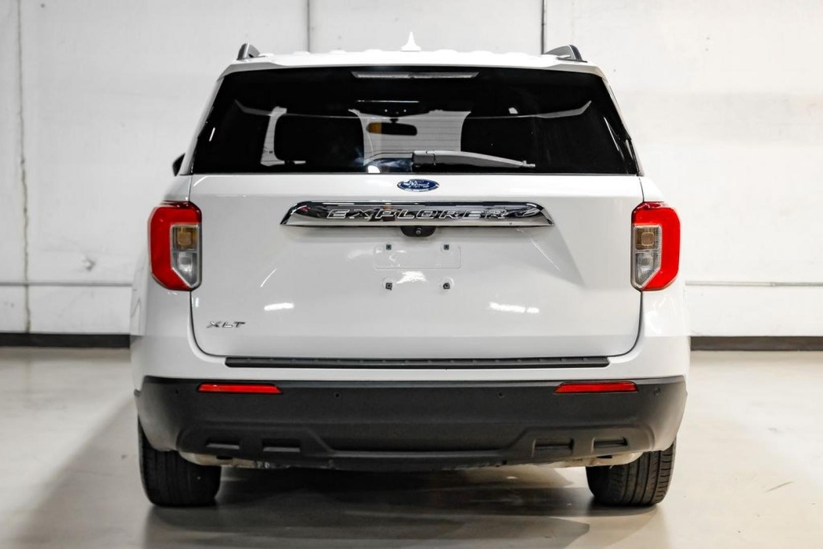 2023 White Metallic /Ebony Ford Explorer XLT (1FMSK7DHXPG) with an 2.3L EcoBoost I-4 engine, Automatic transmission, located at 15300 Midway Rd., Addison, TX, 75001, (972) 702-0011, 32.958321, -96.838074- Photo#8