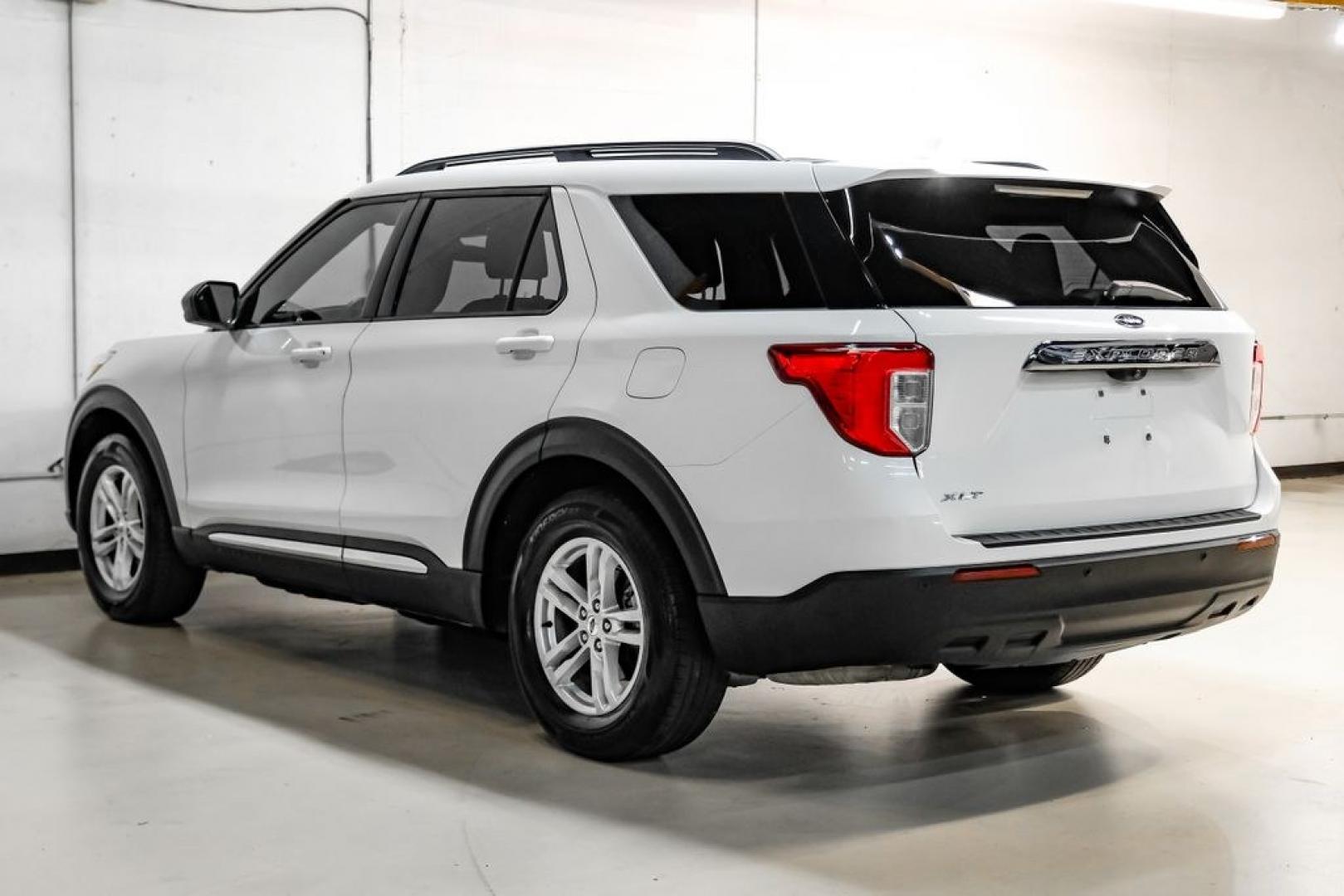 2023 White Metallic /Ebony Ford Explorer XLT (1FMSK7DHXPG) with an 2.3L EcoBoost I-4 engine, Automatic transmission, located at 15300 Midway Rd., Addison, TX, 75001, (972) 702-0011, 32.958321, -96.838074- Photo#9