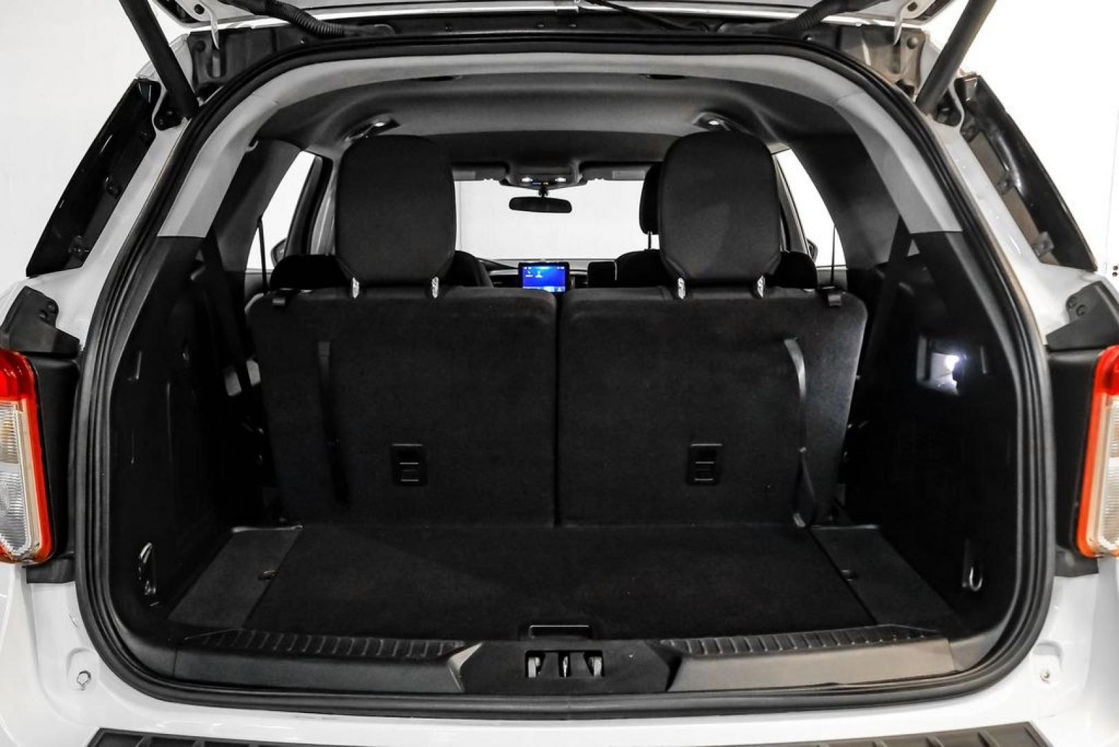 2023 White Metallic /Ebony Ford Explorer XLT (1FMSK7DHXPG) with an 2.3L EcoBoost I-4 engine, Automatic transmission, located at 15300 Midway Rd., Addison, TX, 75001, (972) 702-0011, 32.958321, -96.838074- Photo#53
