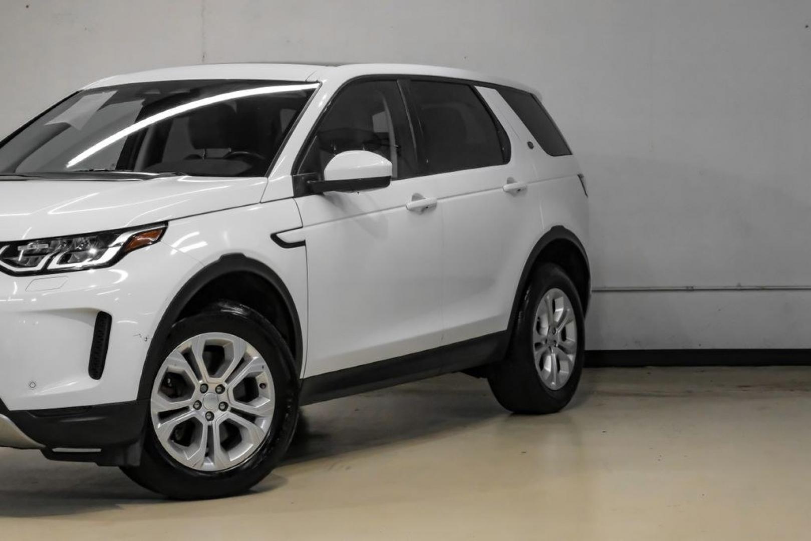 2022 Fuji White /Acorn Land Rover Discovery Sport S (SALCJ2FX0NH) with an 2.0L I4 Turbocharged engine, Automatic transmission, located at 15300 Midway Rd., Addison, TX, 75001, (972) 702-0011, 32.958321, -96.838074- Photo#6