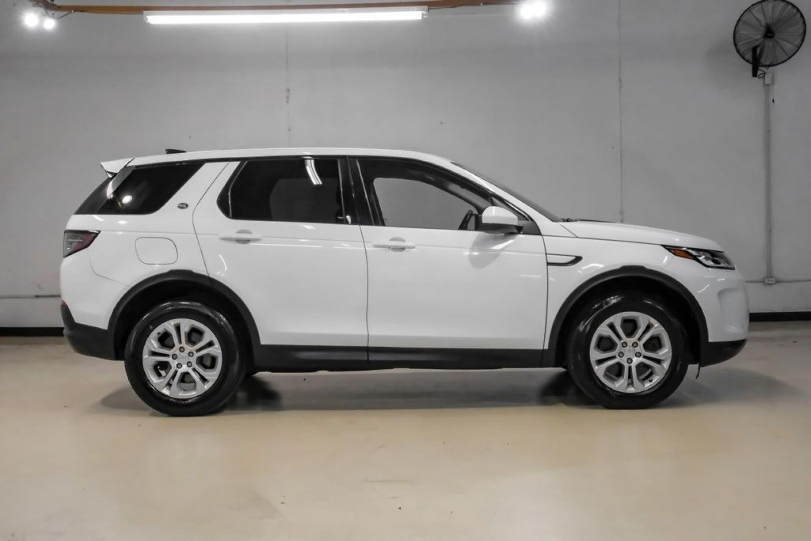 2022 Fuji White /Acorn Land Rover Discovery Sport S (SALCJ2FX0NH) with an 2.0L I4 Turbocharged engine, Automatic transmission, located at 15300 Midway Rd., Addison, TX, 75001, (972) 702-0011, 32.958321, -96.838074- Photo#9