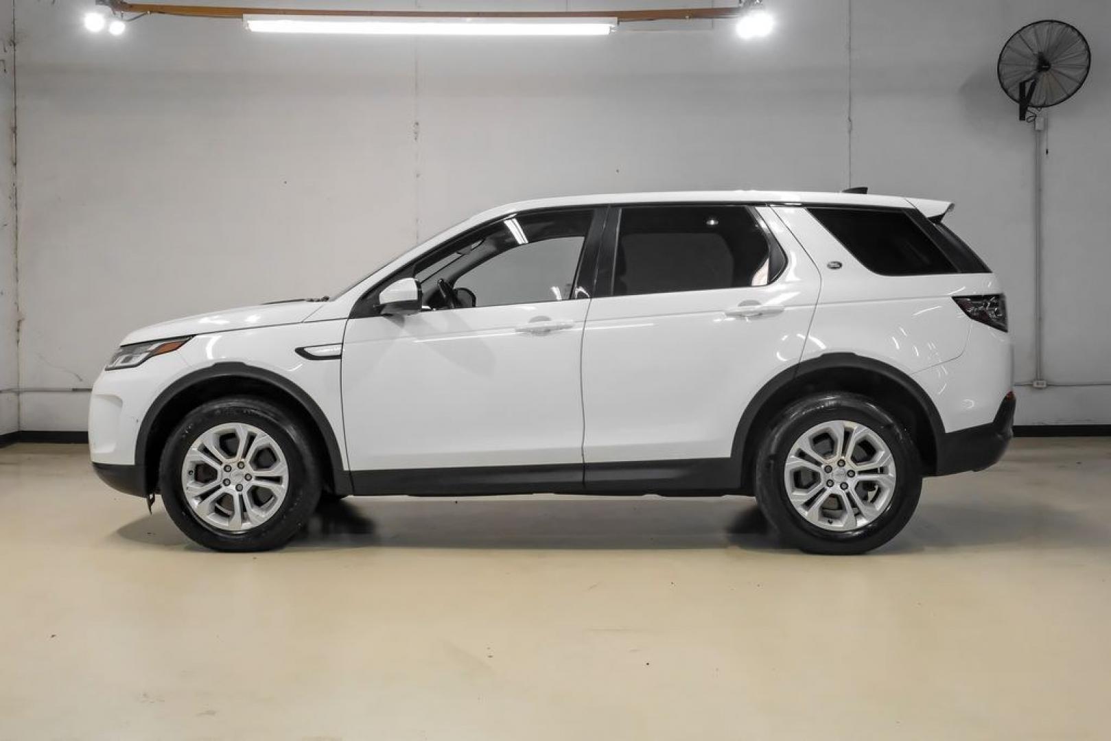 2022 Fuji White /Acorn Land Rover Discovery Sport S (SALCJ2FX0NH) with an 2.0L I4 Turbocharged engine, Automatic transmission, located at 15300 Midway Rd., Addison, TX, 75001, (972) 702-0011, 32.958321, -96.838074- Photo#15