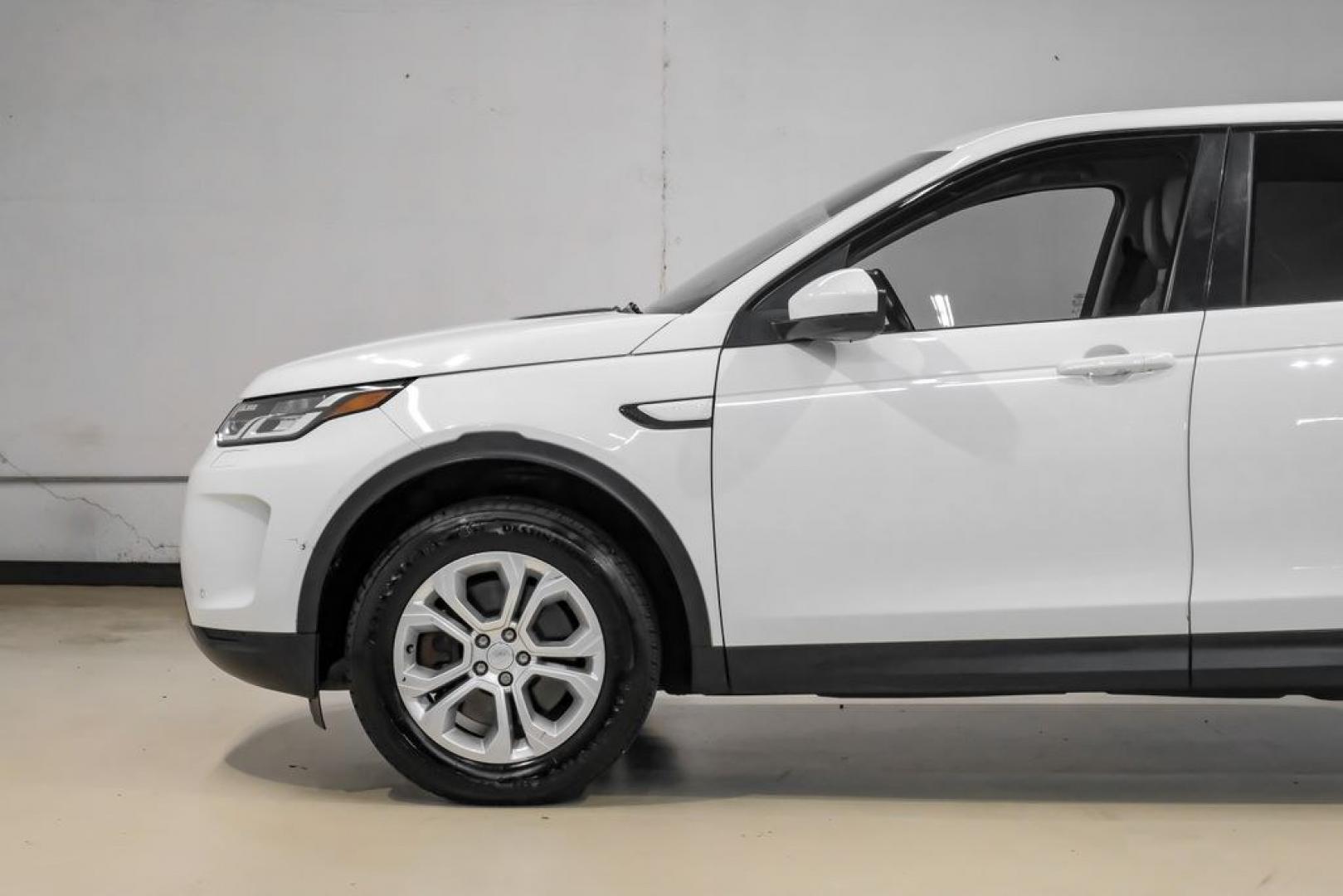 2022 Fuji White /Acorn Land Rover Discovery Sport S (SALCJ2FX0NH) with an 2.0L I4 Turbocharged engine, Automatic transmission, located at 15300 Midway Rd., Addison, TX, 75001, (972) 702-0011, 32.958321, -96.838074- Photo#16