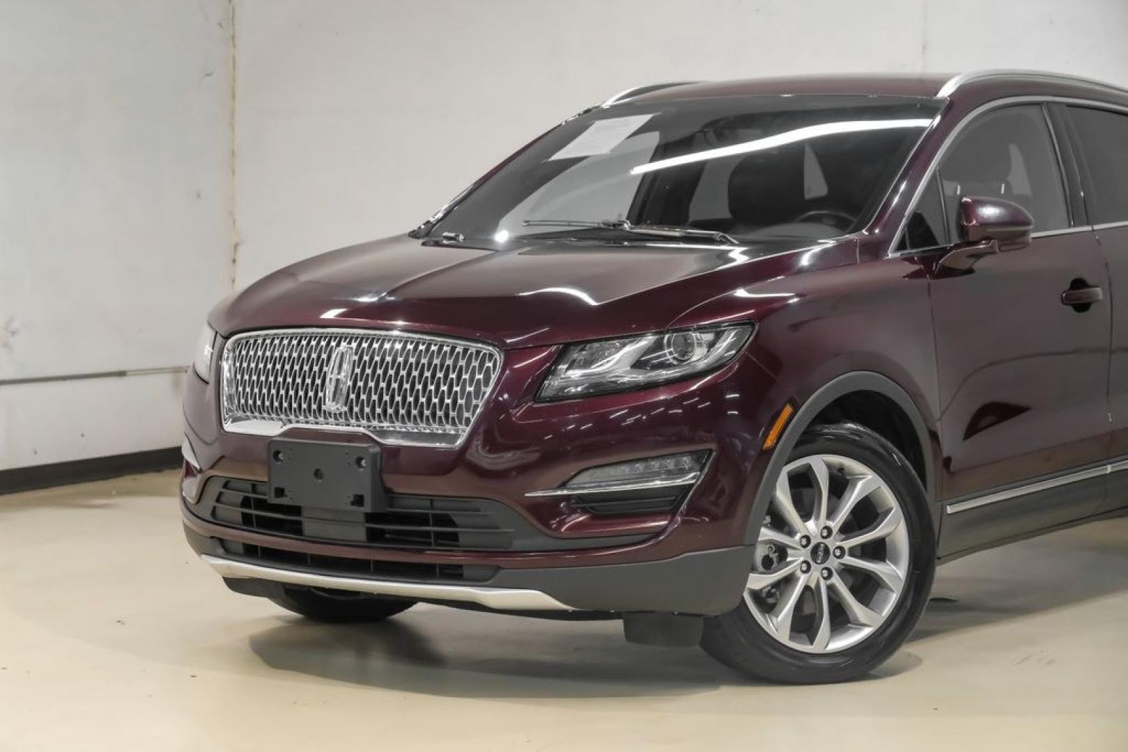 2019 Burgundy /Ebony Lincoln MKC Select (5LMCJ2C97KU) with an 2.0L I4 engine, Automatic transmission, located at 15300 Midway Rd., Addison, TX, 75001, (972) 702-0011, 32.958321, -96.838074- Photo#5