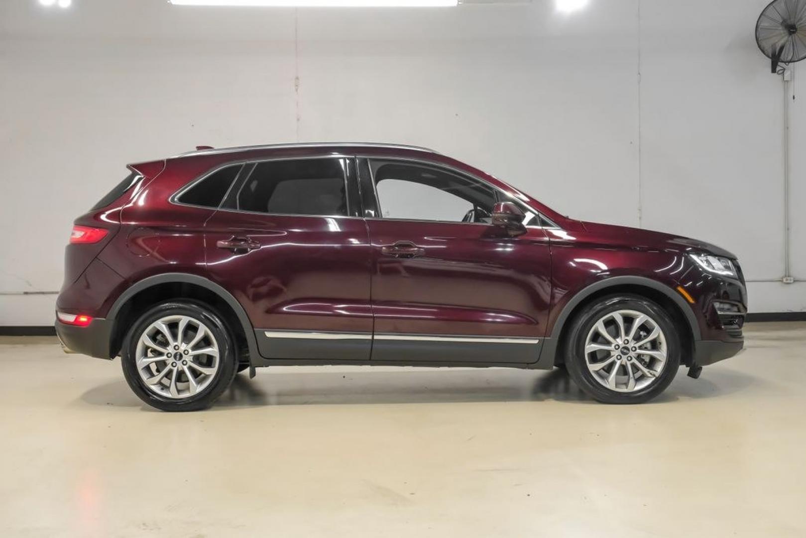 2019 Burgundy /Ebony Lincoln MKC Select (5LMCJ2C97KU) with an 2.0L I4 engine, Automatic transmission, located at 15300 Midway Rd., Addison, TX, 75001, (972) 702-0011, 32.958321, -96.838074- Photo#9