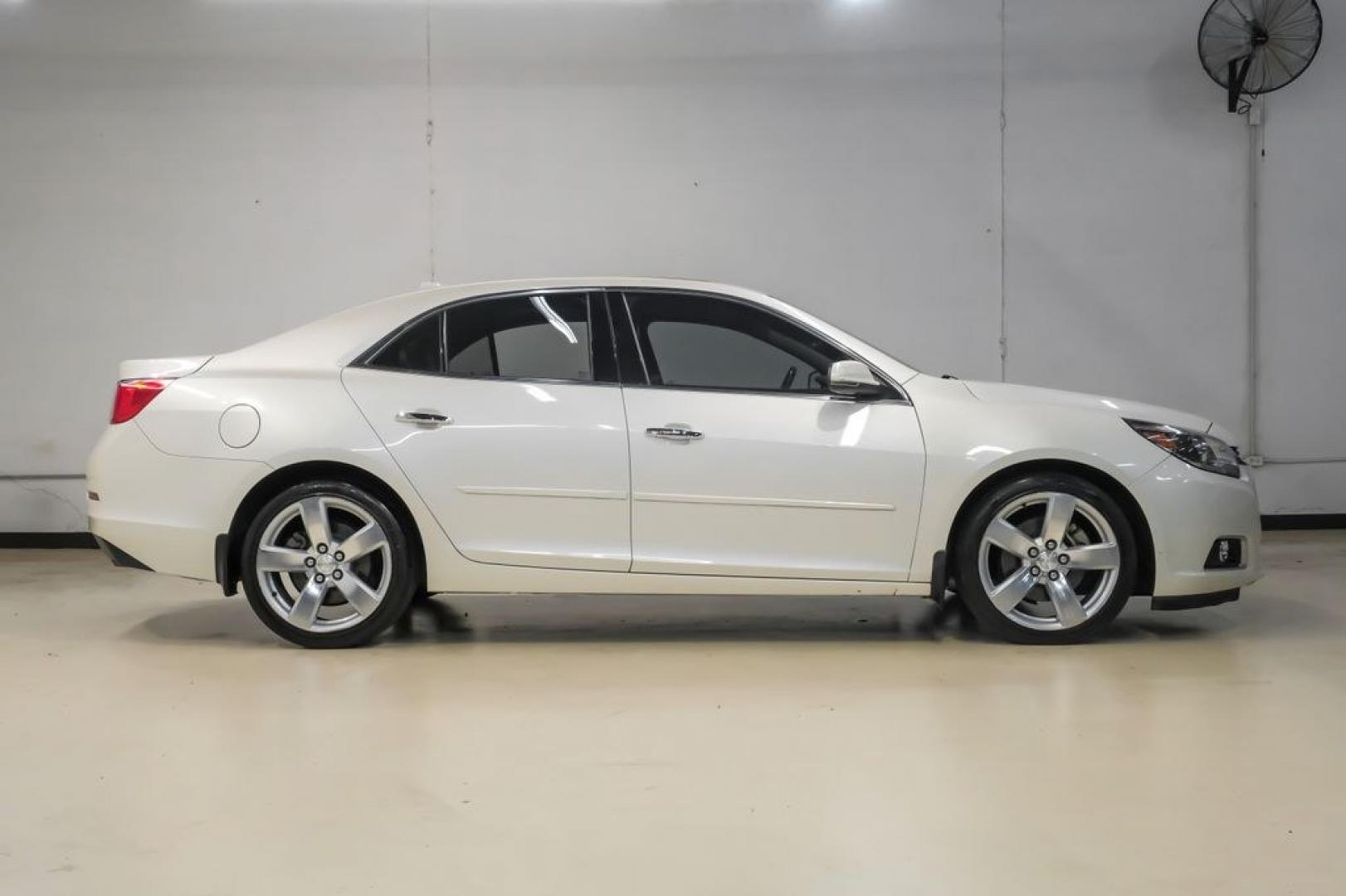 2014 White Diamond Clearcoat /Jet Black/Brownstone Chevrolet Malibu LTZ (1G11J5SX5EF) with an 2.0L 4-Cylinder DGI DOHC VVT Turbocharged engine, Automatic transmission, located at 15300 Midway Rd., Addison, TX, 75001, (972) 702-0011, 32.958321, -96.838074- Photo#8