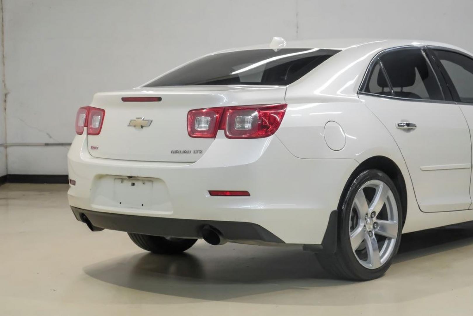 2014 White Diamond Clearcoat /Jet Black/Brownstone Chevrolet Malibu LTZ (1G11J5SX5EF) with an 2.0L 4-Cylinder DGI DOHC VVT Turbocharged engine, Automatic transmission, located at 15300 Midway Rd., Addison, TX, 75001, (972) 702-0011, 32.958321, -96.838074- Photo#10