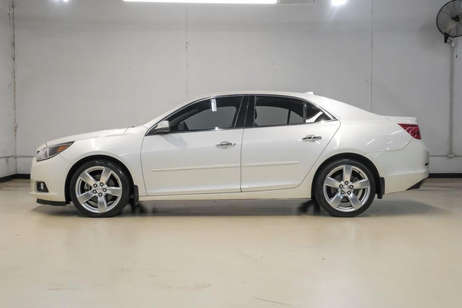2014 White Diamond Clearcoat /Jet Black/Brownstone Chevrolet Malibu LTZ (1G11J5SX5EF) with an 2.0L 4-Cylinder DGI DOHC VVT Turbocharged engine, Automatic transmission, located at 15300 Midway Rd., Addison, TX, 75001, (972) 702-0011, 32.958321, -96.838074- Photo#14