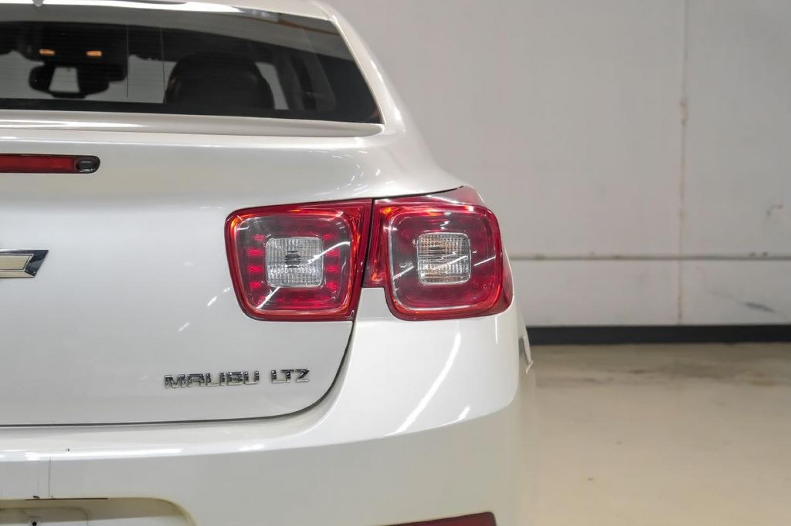 2014 White Diamond Clearcoat /Jet Black/Brownstone Chevrolet Malibu LTZ (1G11J5SX5EF) with an 2.0L 4-Cylinder DGI DOHC VVT Turbocharged engine, Automatic transmission, located at 15300 Midway Rd., Addison, TX, 75001, (972) 702-0011, 32.958321, -96.838074- Photo#53