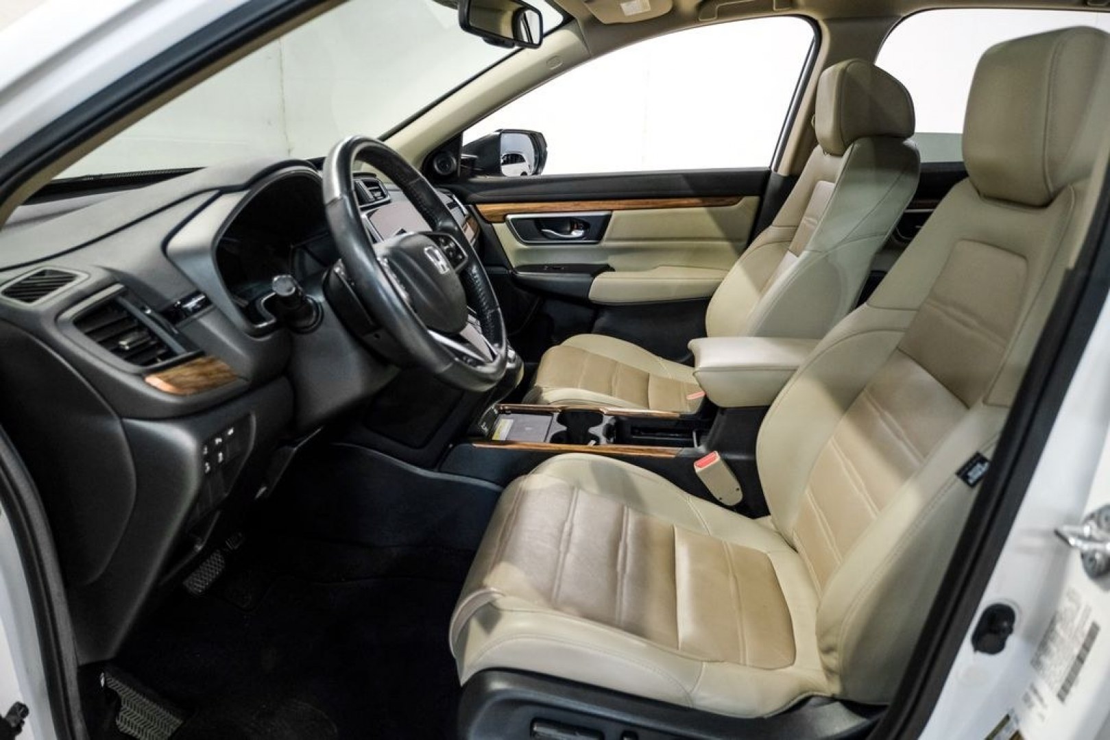 2021 Platinum White Pearl /Ivory Honda CR-V Hybrid Touring (7FART6H9XME) with an 2.0L I4 DOHC 16V engine, CVT transmission, located at 15300 Midway Rd., Addison, TX, 75001, (972) 702-0011, 32.958321, -96.838074- Photo#3