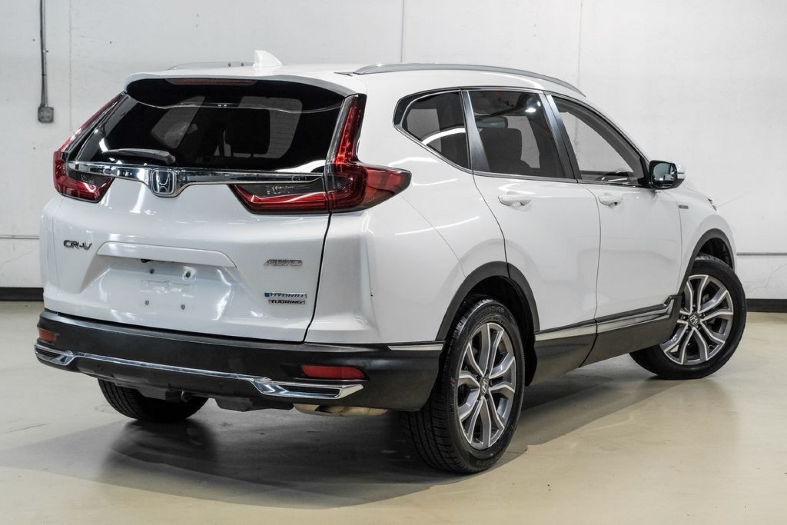 2021 Platinum White Pearl /Ivory Honda CR-V Hybrid Touring (7FART6H9XME) with an 2.0L I4 DOHC 16V engine, CVT transmission, located at 15300 Midway Rd., Addison, TX, 75001, (972) 702-0011, 32.958321, -96.838074- Photo#8
