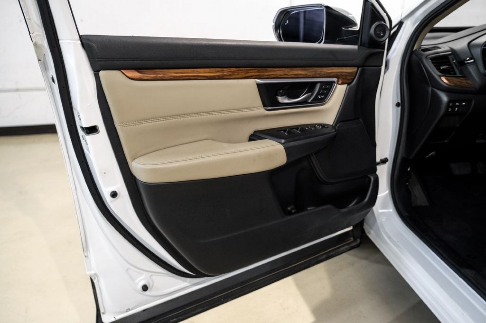 2021 Platinum White Pearl /Ivory Honda CR-V Hybrid Touring (7FART6H9XME) with an 2.0L I4 DOHC 16V engine, CVT transmission, located at 15300 Midway Rd., Addison, TX, 75001, (972) 702-0011, 32.958321, -96.838074- Photo#42