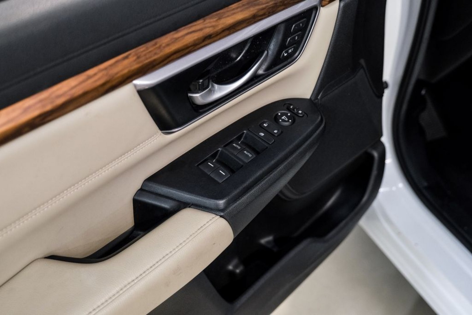 2021 Platinum White Pearl /Ivory Honda CR-V Hybrid Touring (7FART6H9XME) with an 2.0L I4 DOHC 16V engine, CVT transmission, located at 15300 Midway Rd., Addison, TX, 75001, (972) 702-0011, 32.958321, -96.838074- Photo#43