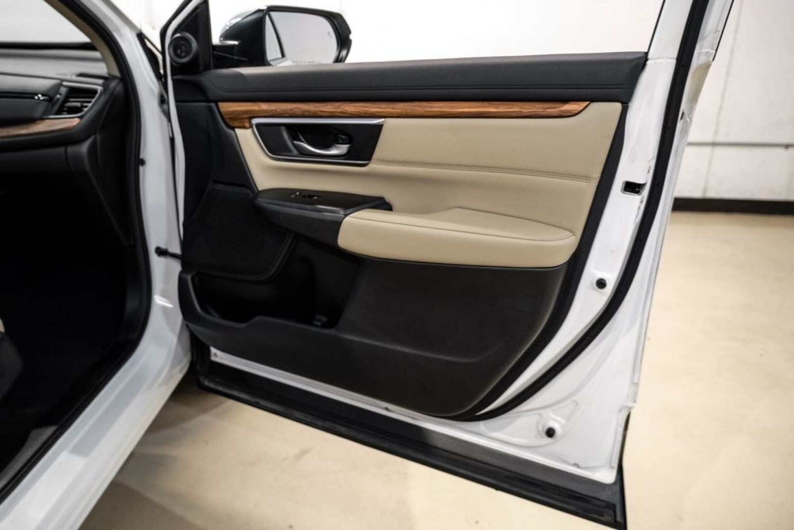 2021 Platinum White Pearl /Ivory Honda CR-V Hybrid Touring (7FART6H9XME) with an 2.0L I4 DOHC 16V engine, CVT transmission, located at 15300 Midway Rd., Addison, TX, 75001, (972) 702-0011, 32.958321, -96.838074- Photo#44