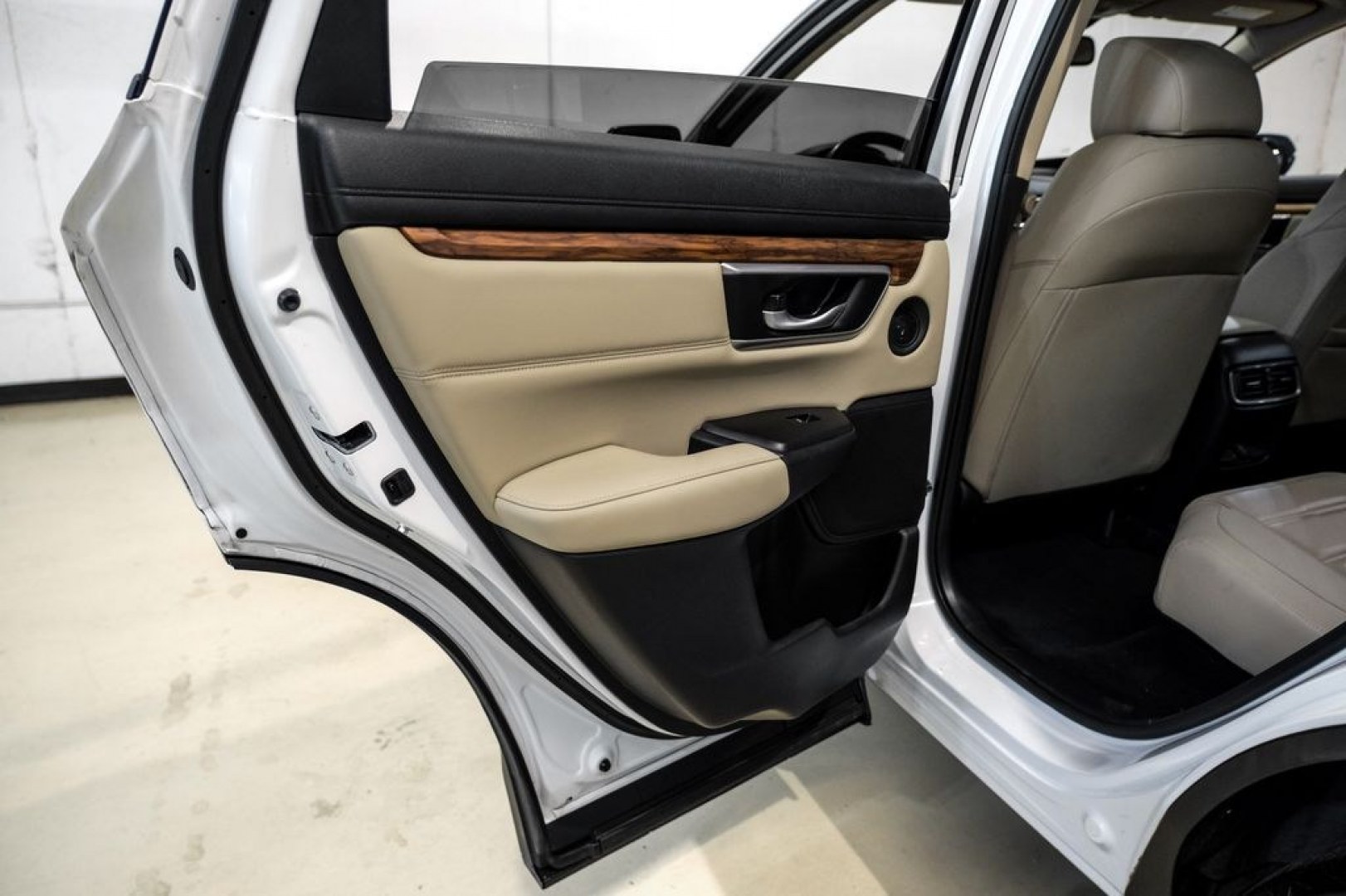 2021 Platinum White Pearl /Ivory Honda CR-V Hybrid Touring (7FART6H9XME) with an 2.0L I4 DOHC 16V engine, CVT transmission, located at 15300 Midway Rd., Addison, TX, 75001, (972) 702-0011, 32.958321, -96.838074- Photo#45