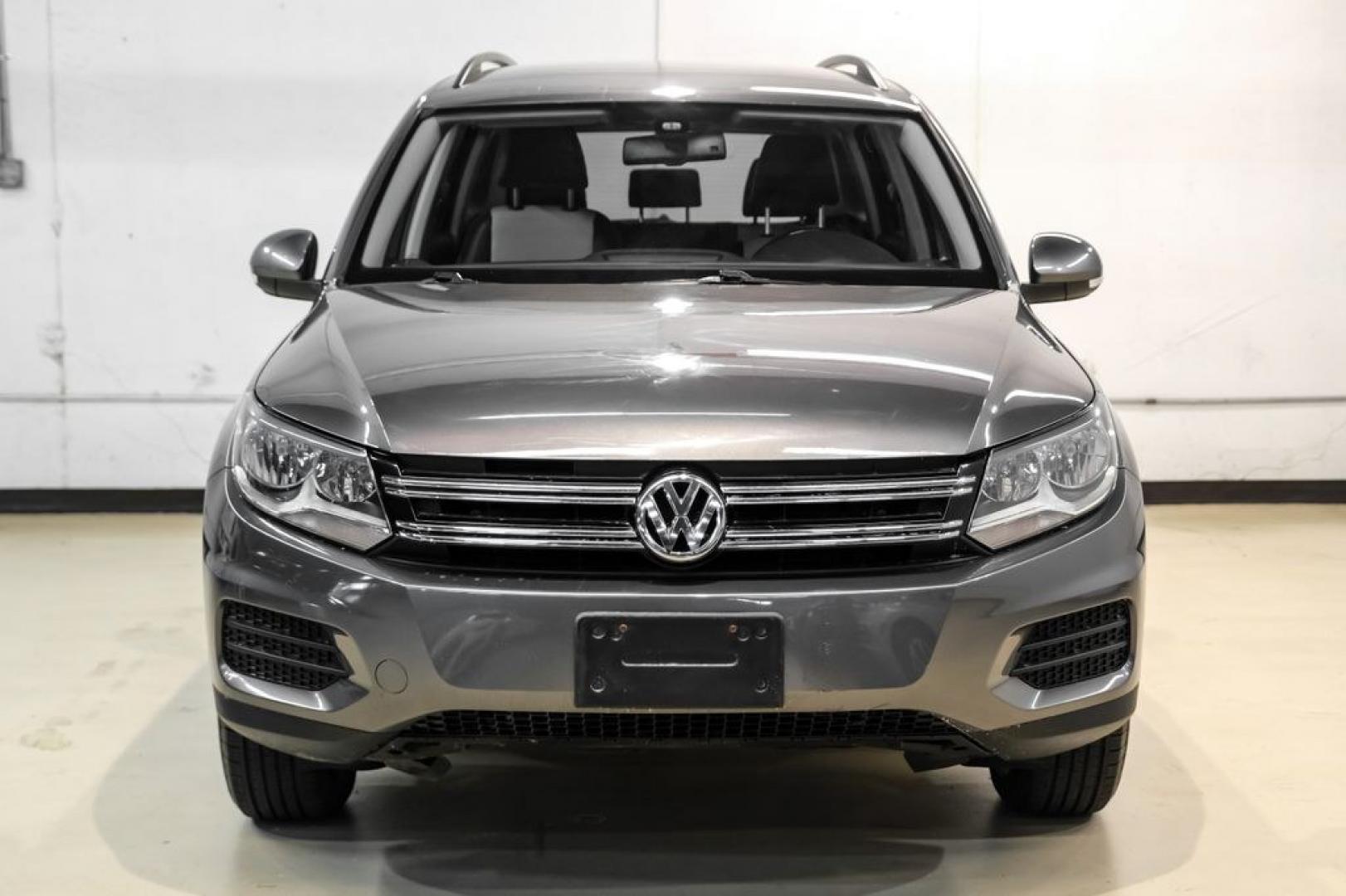 2016 Pepper / Gray /Two-Tone Beige/Black Volkswagen Tiguan S (WVGBV7AX0GW) with an 2.0L 4-Cylinder Turbocharged engine, Automatic transmission, located at 15300 Midway Rd., Addison, TX, 75001, (972) 702-0011, 32.958321, -96.838074- Photo#4