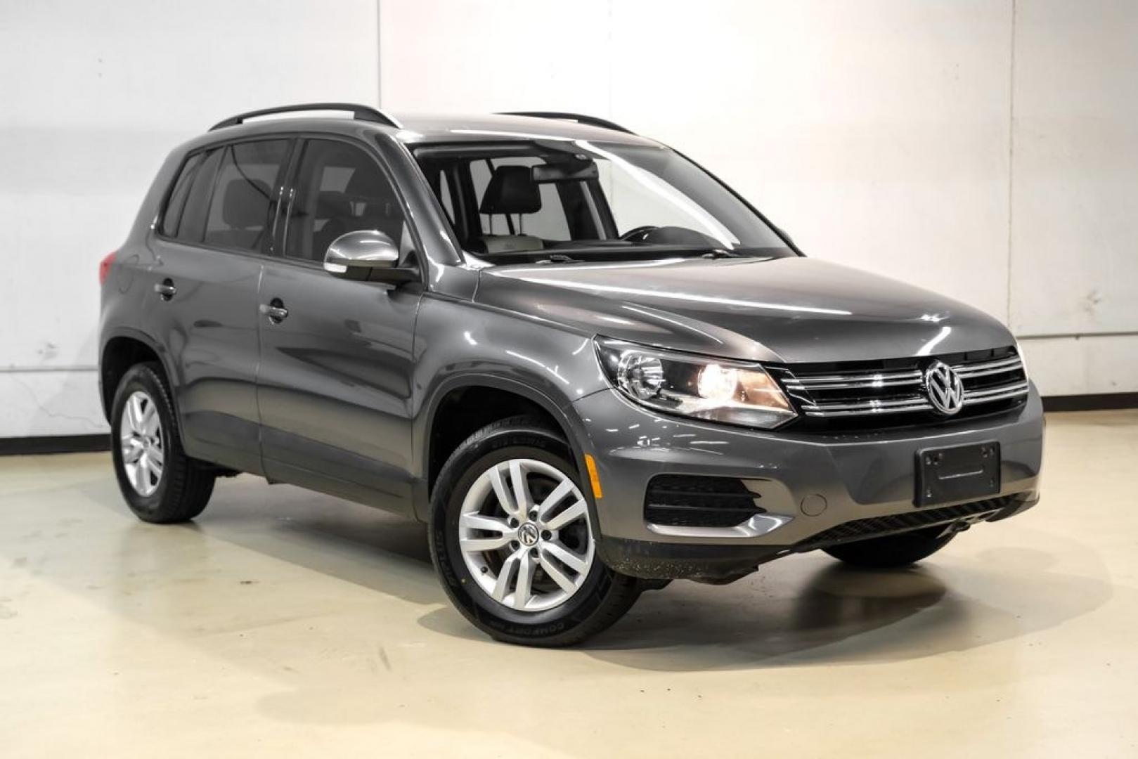 2016 Pepper / Gray /Two-Tone Beige/Black Volkswagen Tiguan S (WVGBV7AX0GW) with an 2.0L 4-Cylinder Turbocharged engine, Automatic transmission, located at 15300 Midway Rd., Addison, TX, 75001, (972) 702-0011, 32.958321, -96.838074- Photo#5