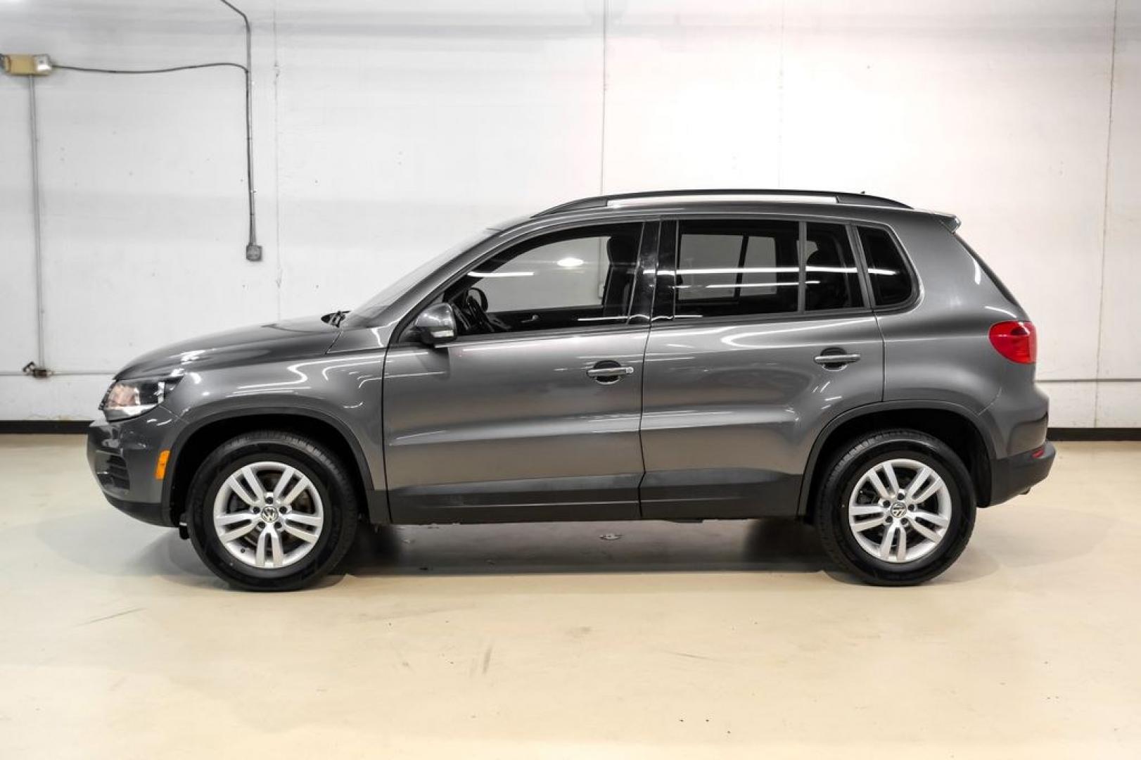 2016 Pepper / Gray /Two-Tone Beige/Black Volkswagen Tiguan S (WVGBV7AX0GW) with an 2.0L 4-Cylinder Turbocharged engine, Automatic transmission, located at 15300 Midway Rd., Addison, TX, 75001, (972) 702-0011, 32.958321, -96.838074- Photo#10