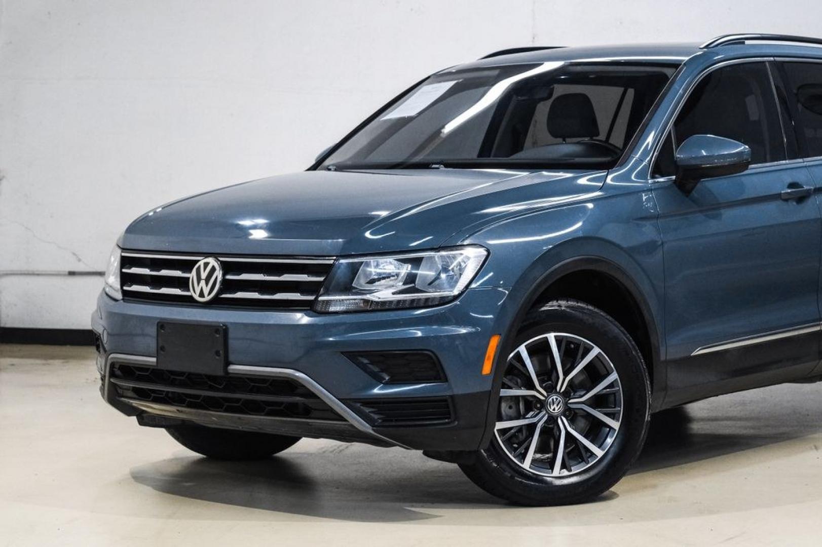 2020 Blue Metallic /Storm Gray Volkswagen Tiguan 2.0T SE (3VV3B7AX0LM) with an 2.0L TSI DOHC engine, Automatic transmission, located at 15300 Midway Rd., Addison, TX, 75001, (972) 702-0011, 32.958321, -96.838074- Photo#5