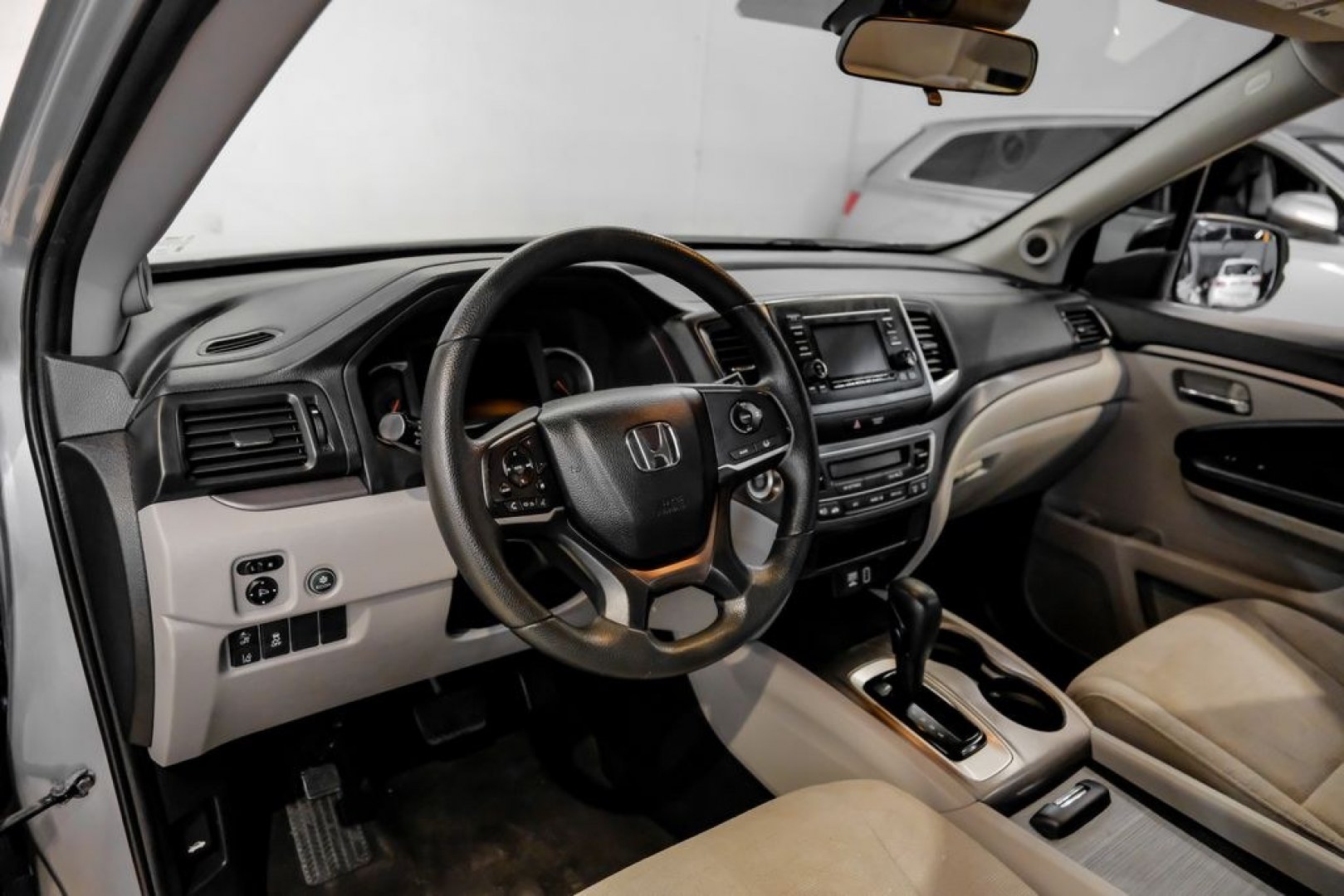 2020 Lunar Silver Metallic /Black Honda Pilot LX (5FNYF5H13LB) with an 3.5L V6 24V SOHC i-VTEC engine, Automatic transmission, located at 15300 Midway Rd., Addison, TX, 75001, (972) 702-0011, 32.958321, -96.838074- Photo#2