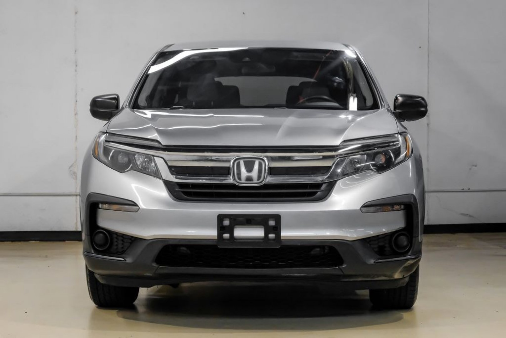2020 Lunar Silver Metallic /Black Honda Pilot LX (5FNYF5H13LB) with an 3.5L V6 24V SOHC i-VTEC engine, Automatic transmission, located at 15300 Midway Rd., Addison, TX, 75001, (972) 702-0011, 32.958321, -96.838074- Photo#6