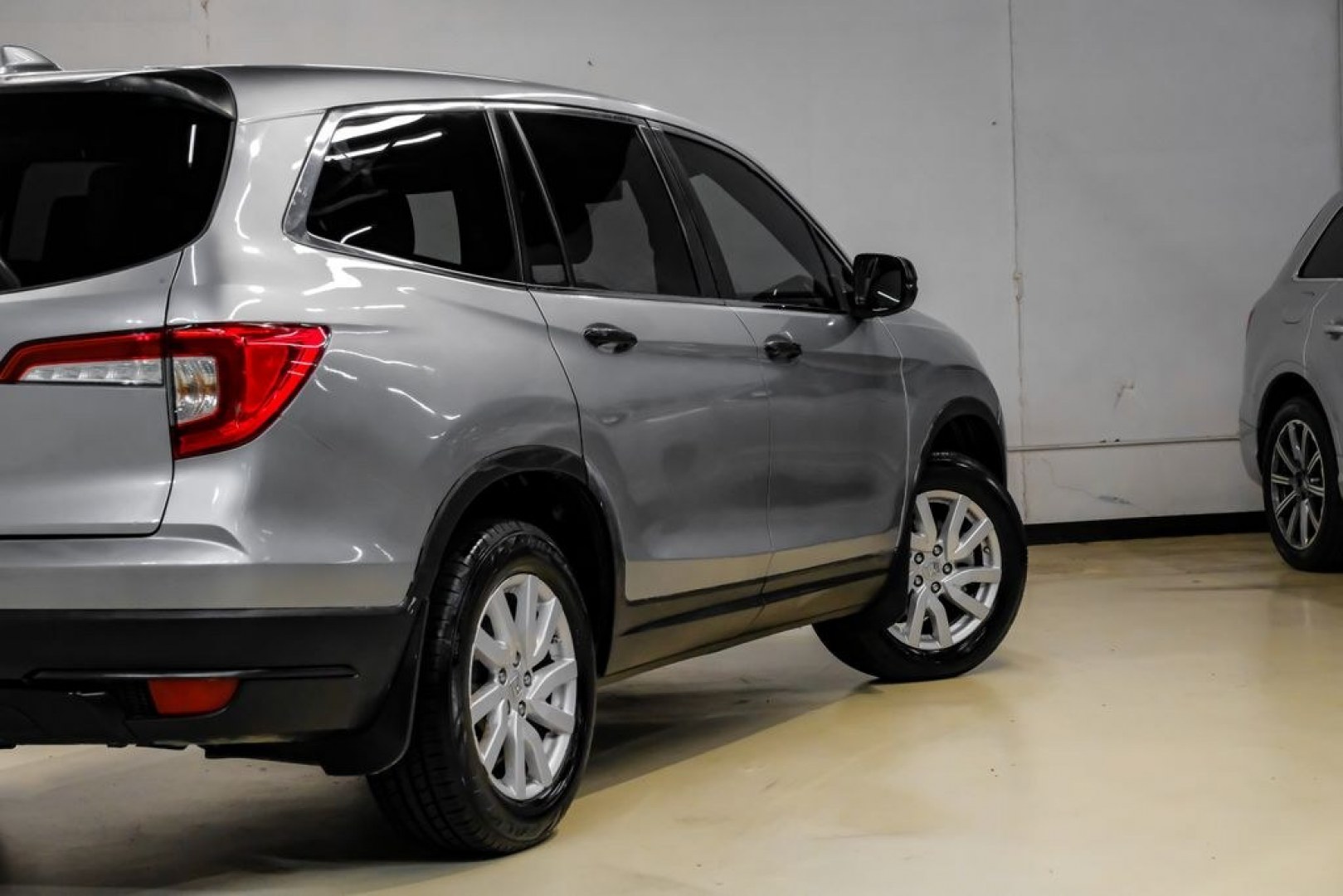 2020 Lunar Silver Metallic /Black Honda Pilot LX (5FNYF5H13LB) with an 3.5L V6 24V SOHC i-VTEC engine, Automatic transmission, located at 15300 Midway Rd., Addison, TX, 75001, (972) 702-0011, 32.958321, -96.838074- Photo#11