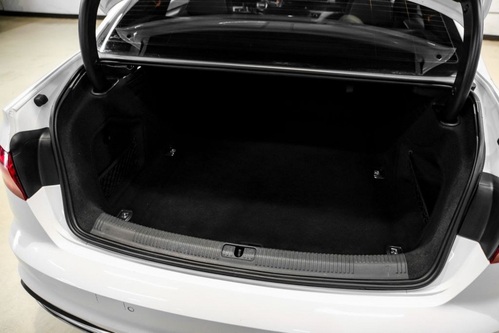 2020 Ibis White /Black Audi A4 45 Premium Plus (WAUENAF48LN) with an 2.0L I4 TFSI DOHC engine, Automatic transmission, located at 15300 Midway Rd., Addison, TX, 75001, (972) 702-0011, 32.958321, -96.838074- Photo#51