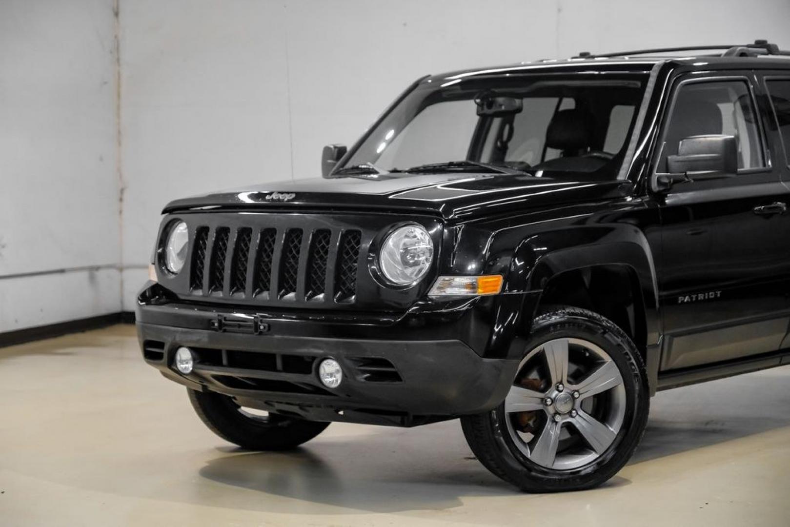 2017 Black Clearcoat /Gray Jeep Patriot Sport (1C4NJPBAXHD) with an 2.0L I4 DOHC 16V Dual VVT engine, CVT transmission, located at 15300 Midway Rd., Addison, TX, 75001, (972) 702-0011, 32.958321, -96.838074- Photo#4