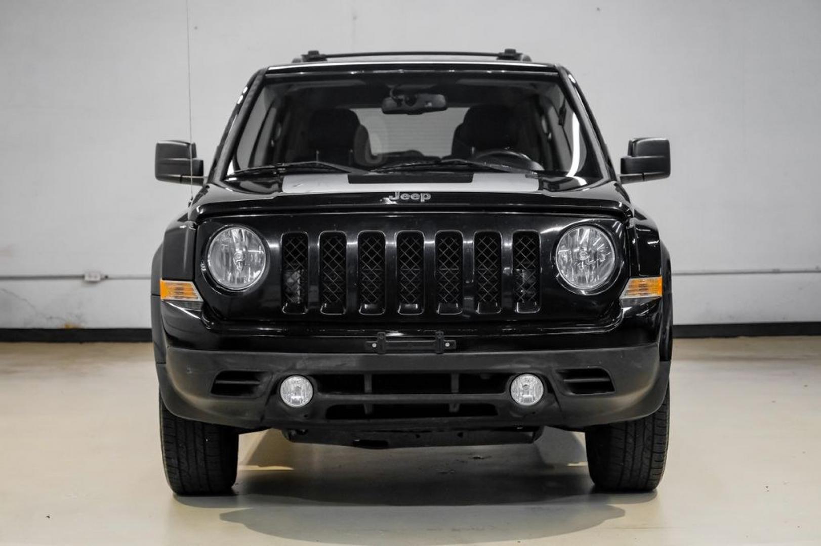 2017 Black Clearcoat /Gray Jeep Patriot Sport (1C4NJPBAXHD) with an 2.0L I4 DOHC 16V Dual VVT engine, CVT transmission, located at 15300 Midway Rd., Addison, TX, 75001, (972) 702-0011, 32.958321, -96.838074- Photo#6