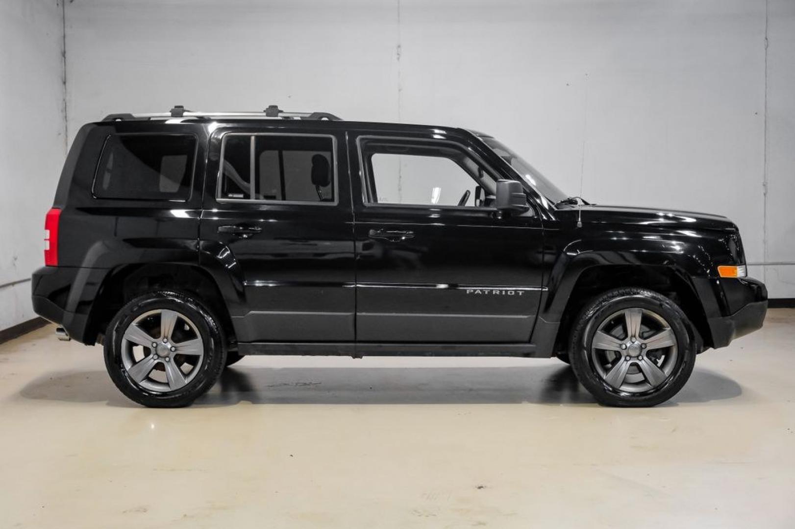 2017 Black Clearcoat /Gray Jeep Patriot Sport (1C4NJPBAXHD) with an 2.0L I4 DOHC 16V Dual VVT engine, CVT transmission, located at 15300 Midway Rd., Addison, TX, 75001, (972) 702-0011, 32.958321, -96.838074- Photo#8