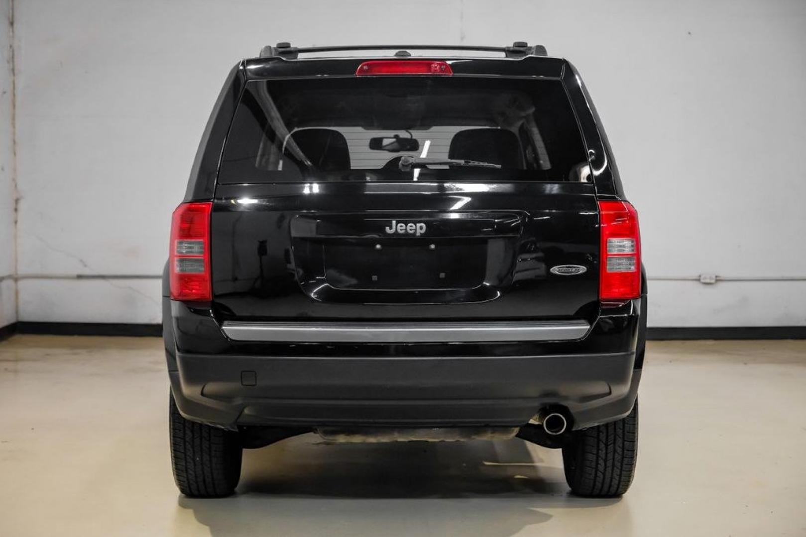 2017 Black Clearcoat /Gray Jeep Patriot Sport (1C4NJPBAXHD) with an 2.0L I4 DOHC 16V Dual VVT engine, CVT transmission, located at 15300 Midway Rd., Addison, TX, 75001, (972) 702-0011, 32.958321, -96.838074- Photo#12