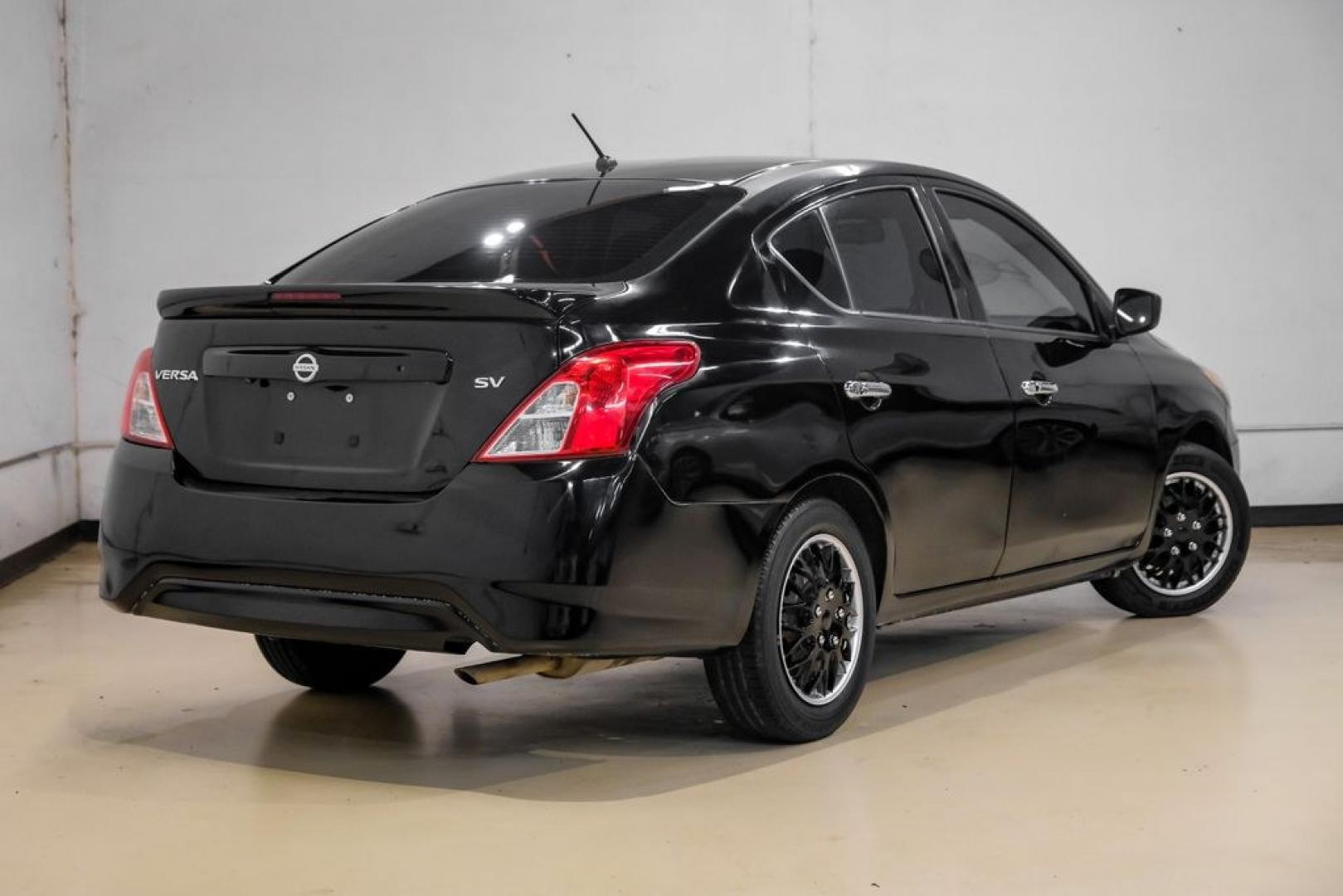 2019 Super Black /Charcoal Nissan Versa 1.6 SV (3N1CN7AP0KL) with an 1.6L 4-Cylinder DOHC 16V engine, CVT transmission, located at 15300 Midway Rd., Addison, TX, 75001, (972) 702-0011, 32.958321, -96.838074- Photo#9