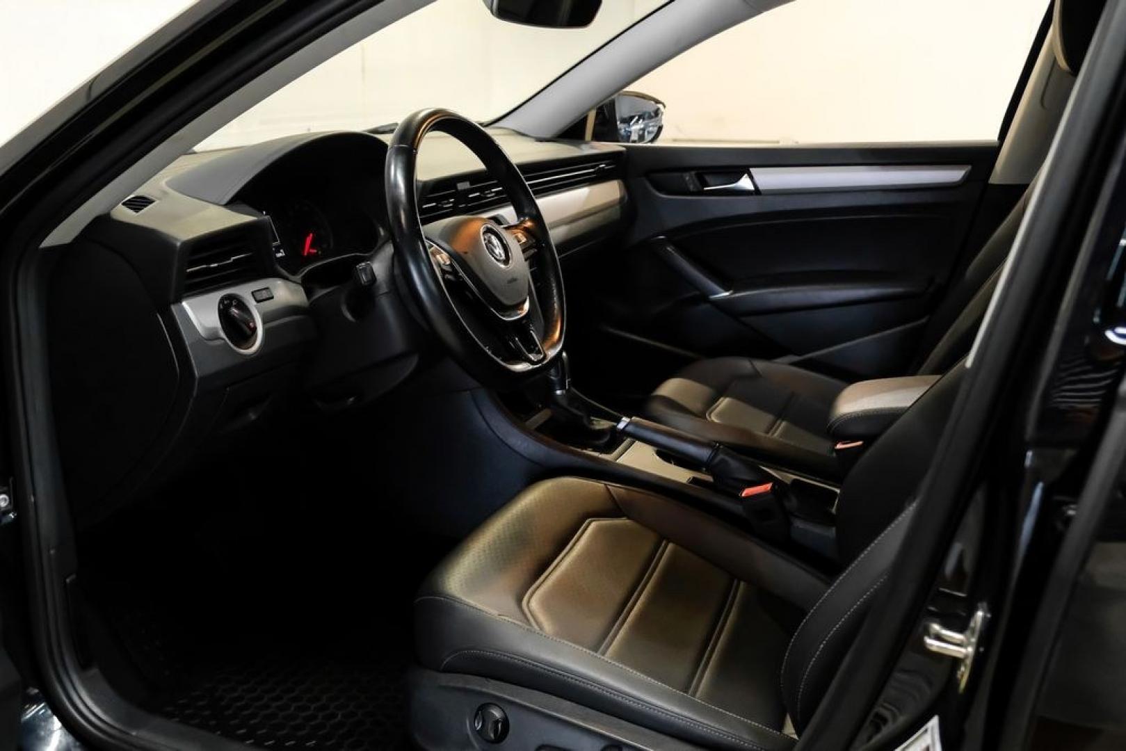 2020 Deep Black Pearl /Titan Black Volkswagen Passat 2.0T SE (1VWSA7A38LC) with an 2.0L I4 TSI Turbocharged engine, Automatic transmission, located at 15300 Midway Rd., Addison, TX, 75001, (972) 702-0011, 32.958321, -96.838074- Photo#2