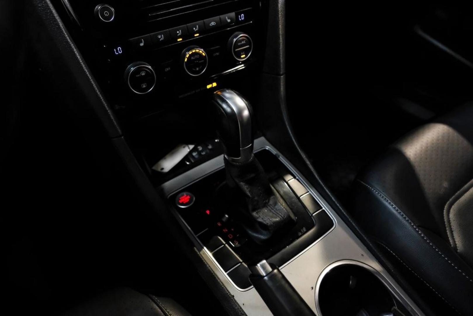 2020 Deep Black Pearl /Titan Black Volkswagen Passat 2.0T SE (1VWSA7A38LC) with an 2.0L I4 TSI Turbocharged engine, Automatic transmission, located at 15300 Midway Rd., Addison, TX, 75001, (972) 702-0011, 32.958321, -96.838074- Photo#23