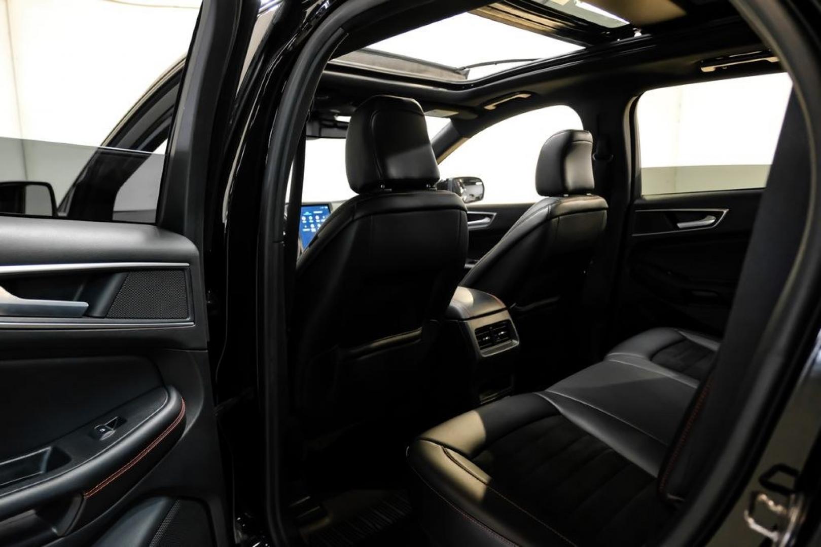 2024 Black Metallic /Ebony Ford Edge ST Line (2FMPK4J9XRB) with an EcoBoost 2.0L I4 GTDi DOHC Turbocharged VCT engine, Automatic transmission, located at 15300 Midway Rd., Addison, TX, 75001, (972) 702-0011, 32.958321, -96.838074- Photo#33