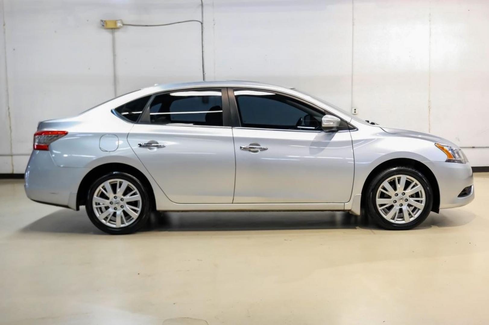 2015 Brilliant Silver /Charcoal Nissan Sentra SL (3N1AB7AP2FY) with an 1.8L 4-Cylinder DOHC 16V engine, CVT transmission, located at 15300 Midway Rd., Addison, TX, 75001, (972) 702-0011, 32.958321, -96.838074- Photo#6