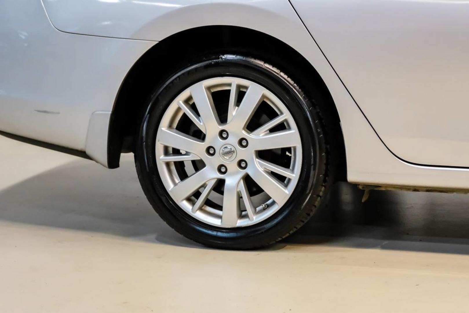 2015 Brilliant Silver /Charcoal Nissan Sentra SL (3N1AB7AP2FY) with an 1.8L 4-Cylinder DOHC 16V engine, CVT transmission, located at 15300 Midway Rd., Addison, TX, 75001, (972) 702-0011, 32.958321, -96.838074- Photo#44
