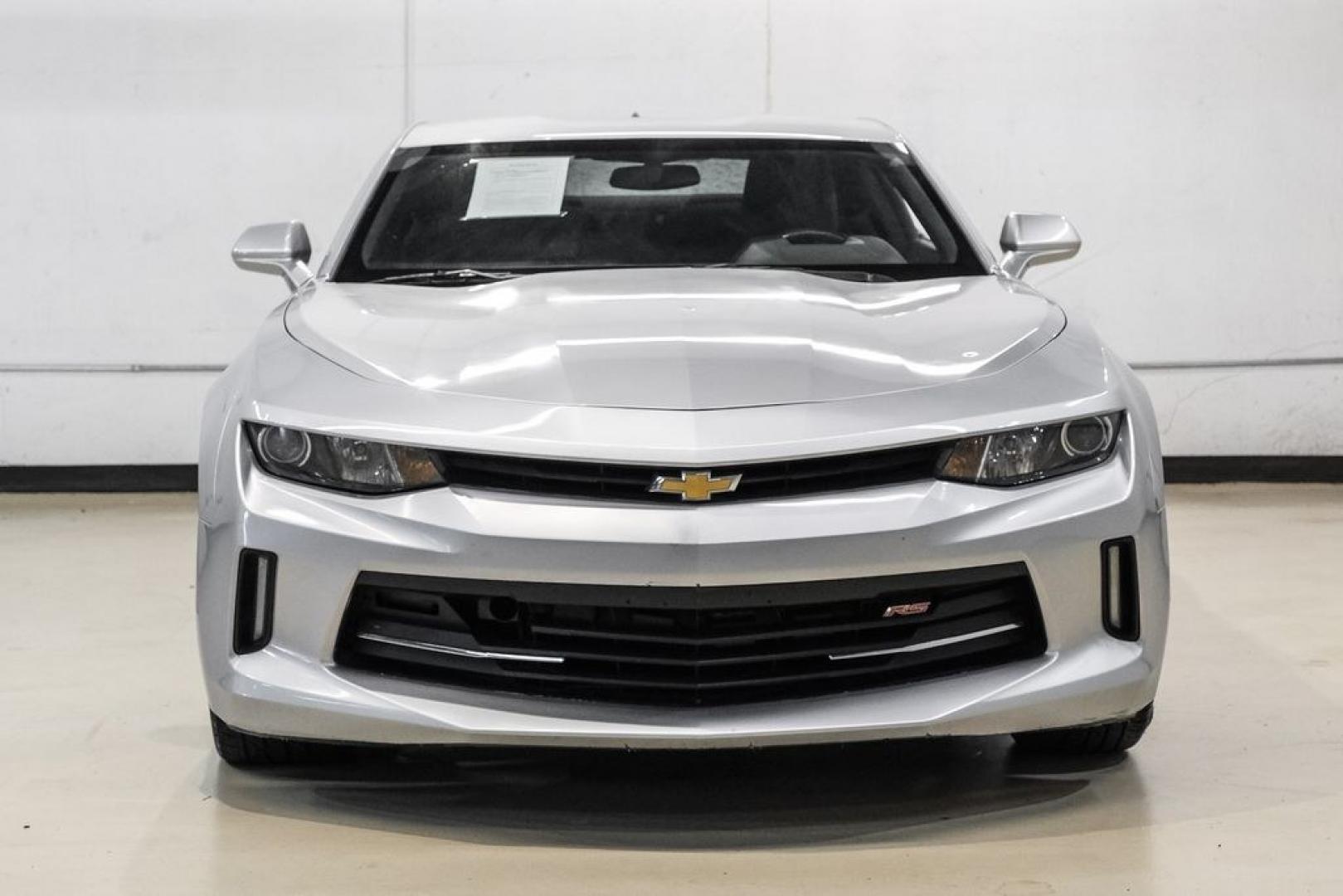 2018 Silver Ice Metallic /Jet Black Chevrolet Camaro 1LS (1G1FA1RX7J0) with an 2.0L Turbocharged engine, Manual transmission, located at 15300 Midway Rd., Addison, TX, 75001, (972) 702-0011, 32.958321, -96.838074- Photo#4