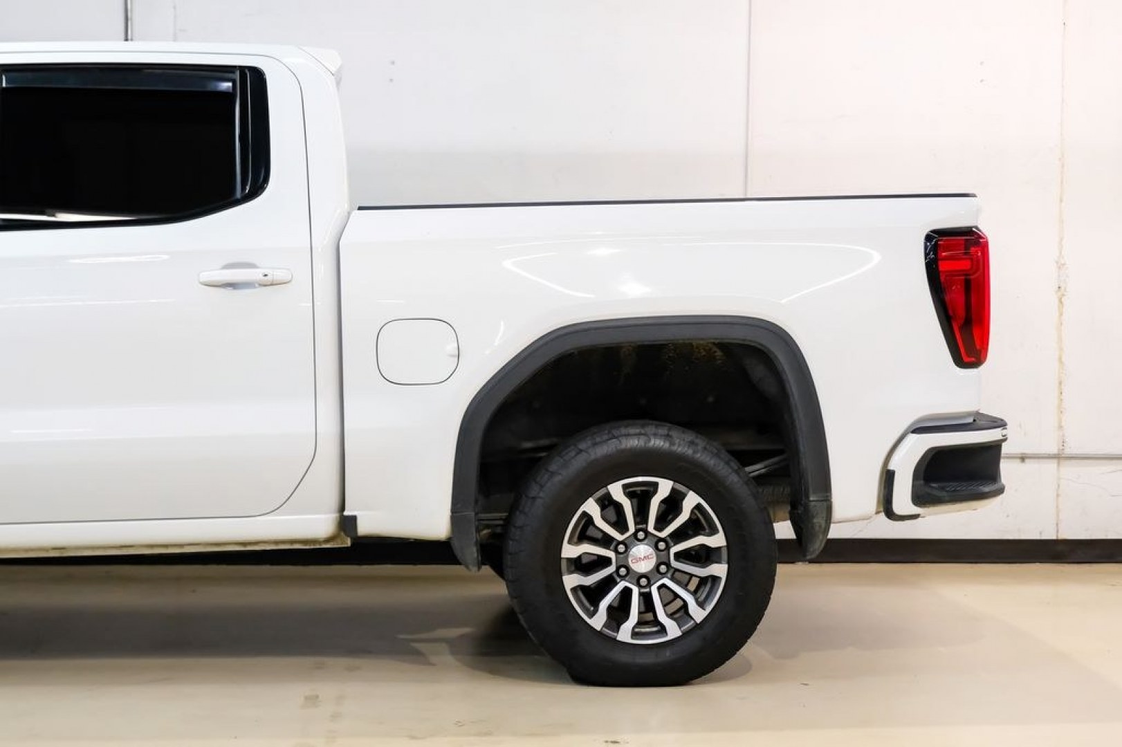 2021 Summit White /Jet Black With Kalahari Accents GMC Sierra 1500 AT4 (1GTU9EET5MZ) with an 3.0L I6 engine, Automatic transmission, located at 15300 Midway Rd., Addison, TX, 75001, (972) 702-0011, 32.958321, -96.838074- Photo#12