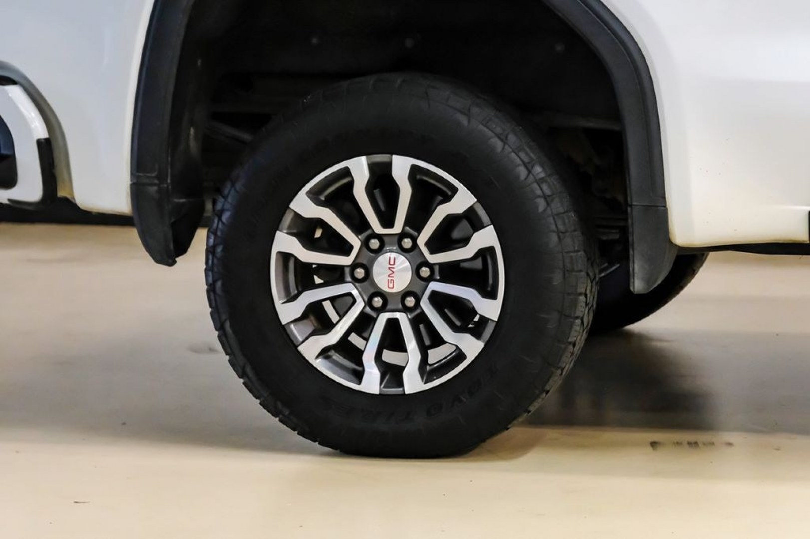 2021 Summit White /Jet Black With Kalahari Accents GMC Sierra 1500 AT4 (1GTU9EET5MZ) with an 3.0L I6 engine, Automatic transmission, located at 15300 Midway Rd., Addison, TX, 75001, (972) 702-0011, 32.958321, -96.838074- Photo#45