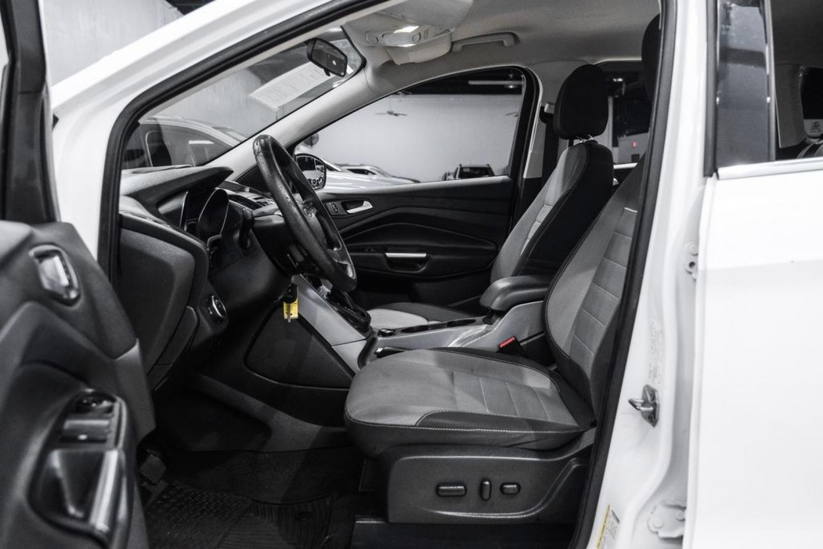 2015 Oxford White /Black Ford Escape SE (1FMCU9G91FU) with an EcoBoost 2.0L I4 GTDi DOHC Turbocharged VCT engine, Automatic transmission, located at 15300 Midway Rd., Addison, TX, 75001, (972) 702-0011, 32.958321, -96.838074- Photo#3