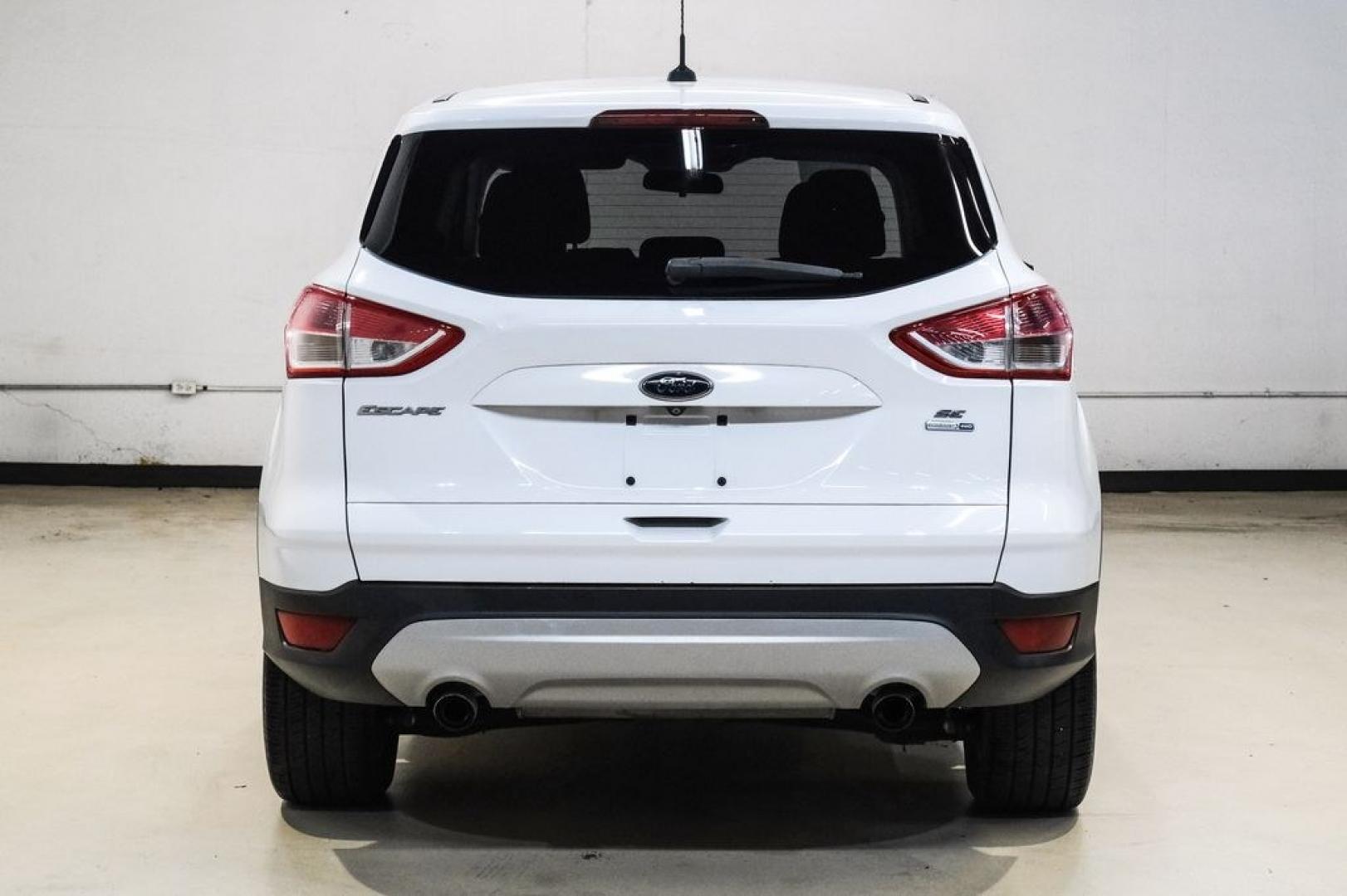 2015 Oxford White /Black Ford Escape SE (1FMCU9G91FU) with an EcoBoost 2.0L I4 GTDi DOHC Turbocharged VCT engine, Automatic transmission, located at 15300 Midway Rd., Addison, TX, 75001, (972) 702-0011, 32.958321, -96.838074- Photo#10
