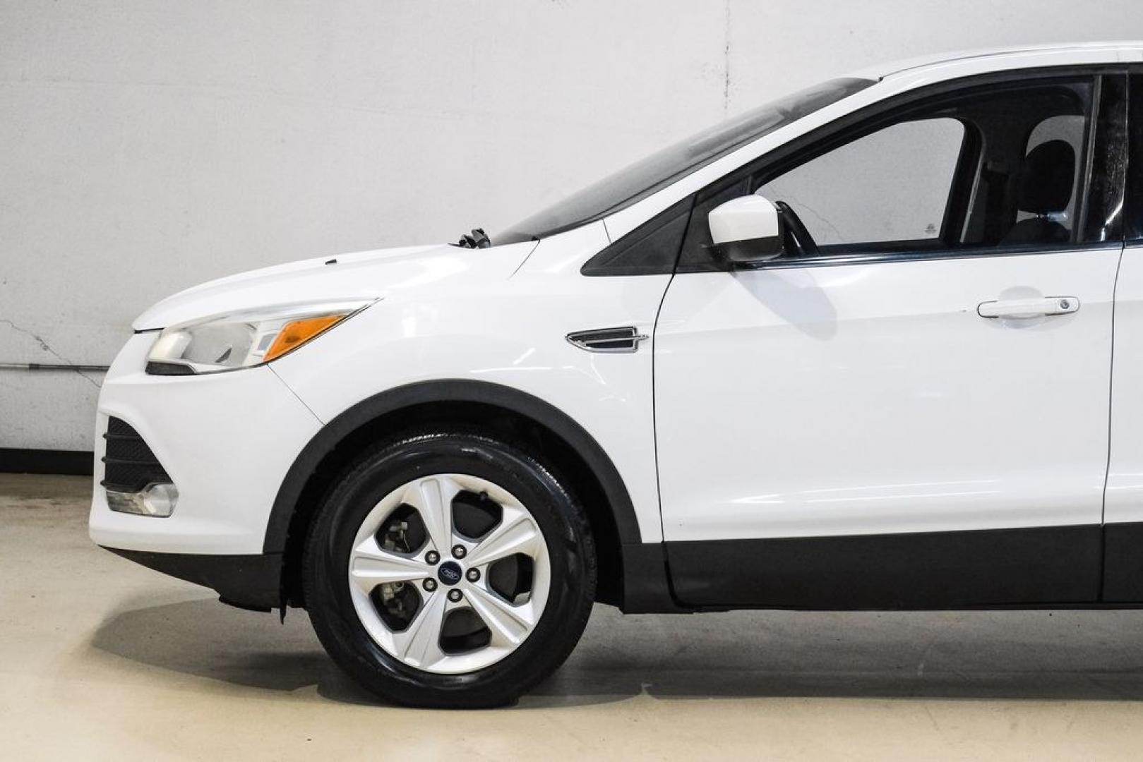 2015 Oxford White /Black Ford Escape SE (1FMCU9G91FU) with an EcoBoost 2.0L I4 GTDi DOHC Turbocharged VCT engine, Automatic transmission, located at 15300 Midway Rd., Addison, TX, 75001, (972) 702-0011, 32.958321, -96.838074- Photo#15