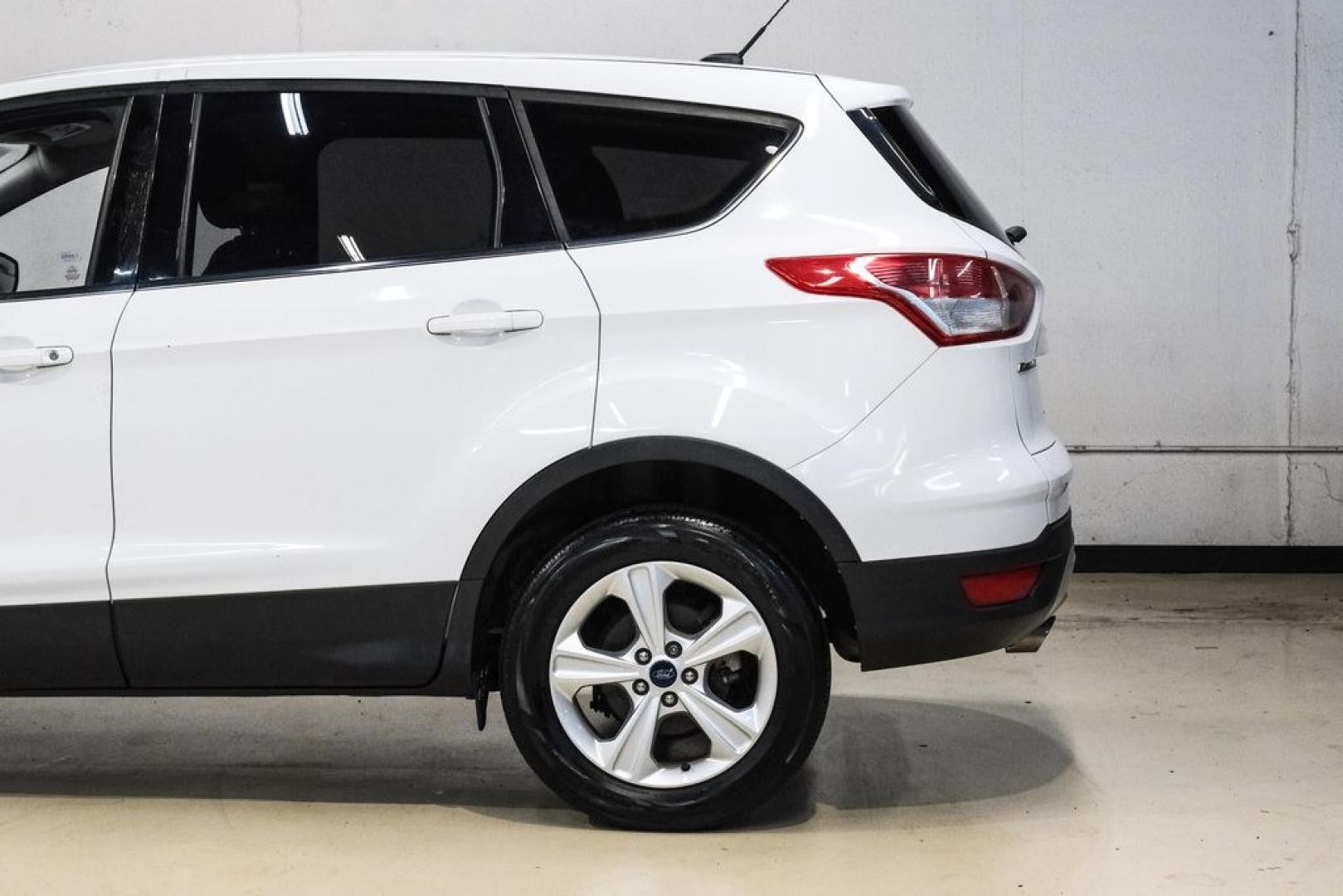 2015 Oxford White /Black Ford Escape SE (1FMCU9G91FU) with an EcoBoost 2.0L I4 GTDi DOHC Turbocharged VCT engine, Automatic transmission, located at 15300 Midway Rd., Addison, TX, 75001, (972) 702-0011, 32.958321, -96.838074- Photo#16
