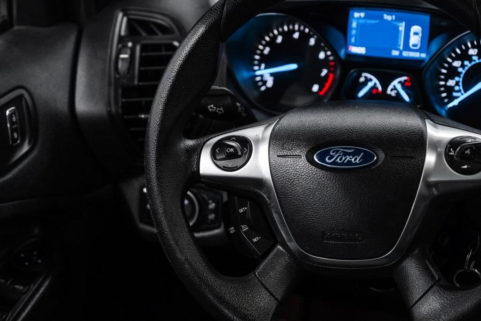 2015 Oxford White /Black Ford Escape SE (1FMCU9G91FU) with an EcoBoost 2.0L I4 GTDi DOHC Turbocharged VCT engine, Automatic transmission, located at 15300 Midway Rd., Addison, TX, 75001, (972) 702-0011, 32.958321, -96.838074- Photo#20