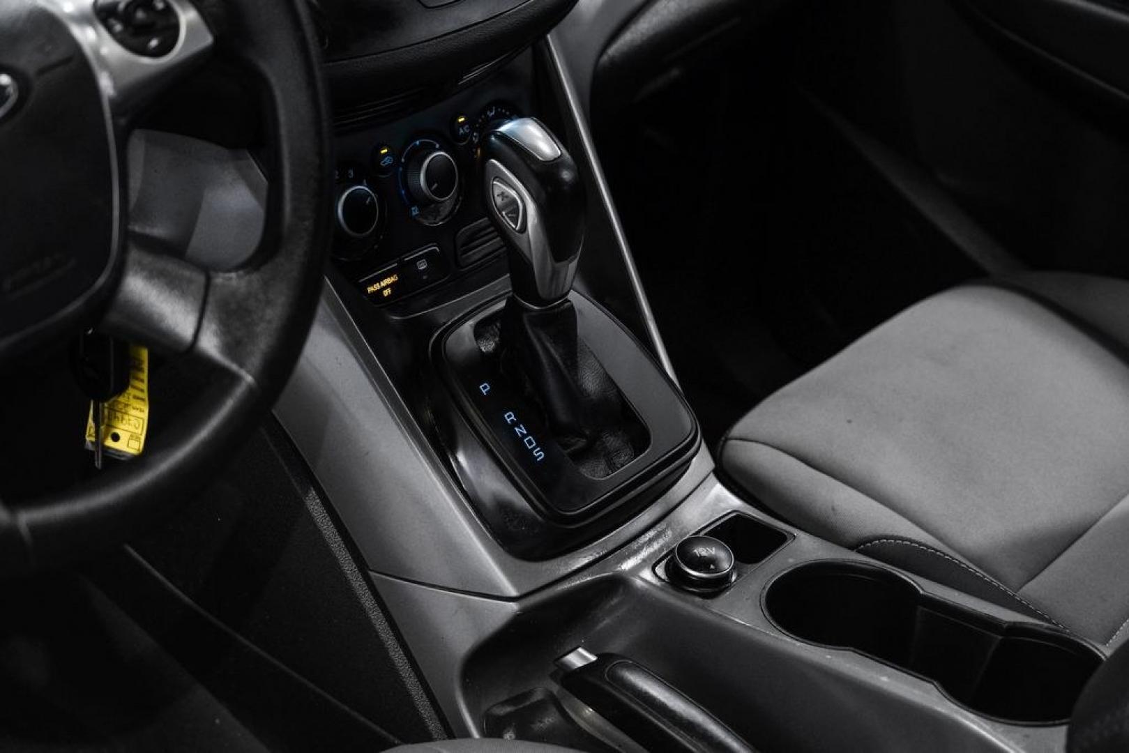 2015 Oxford White /Black Ford Escape SE (1FMCU9G91FU) with an EcoBoost 2.0L I4 GTDi DOHC Turbocharged VCT engine, Automatic transmission, located at 15300 Midway Rd., Addison, TX, 75001, (972) 702-0011, 32.958321, -96.838074- Photo#25